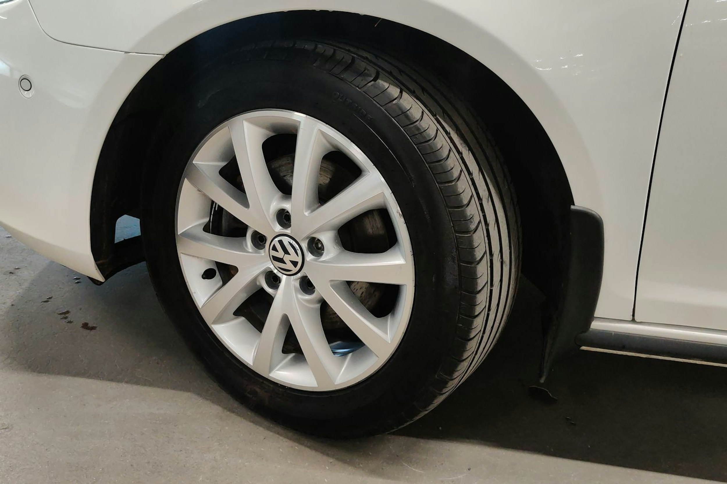 Valkoinen Volkswagen GOLF 2013 kuva 13.
