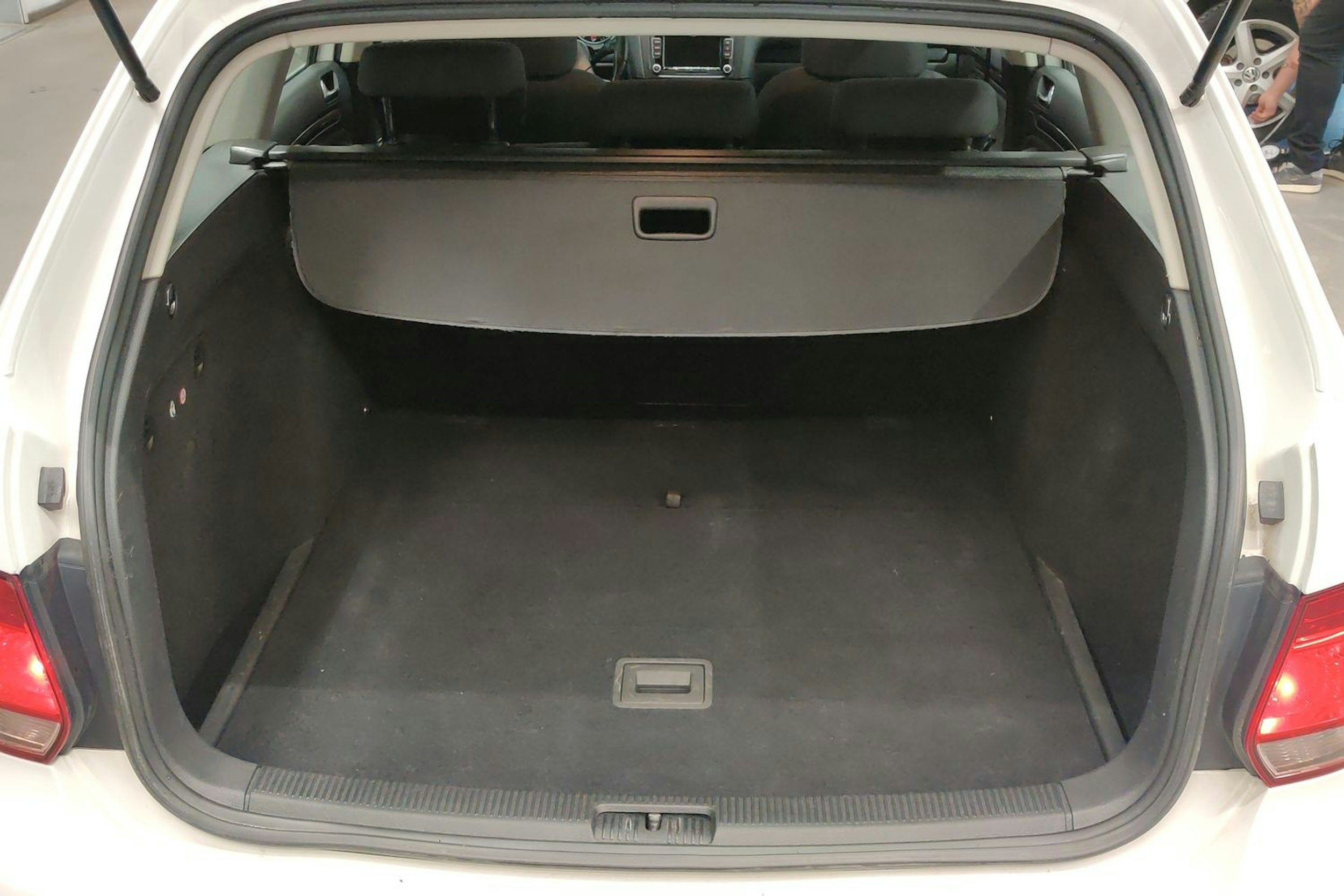 Valkoinen Volkswagen GOLF 2013 kuva 14.