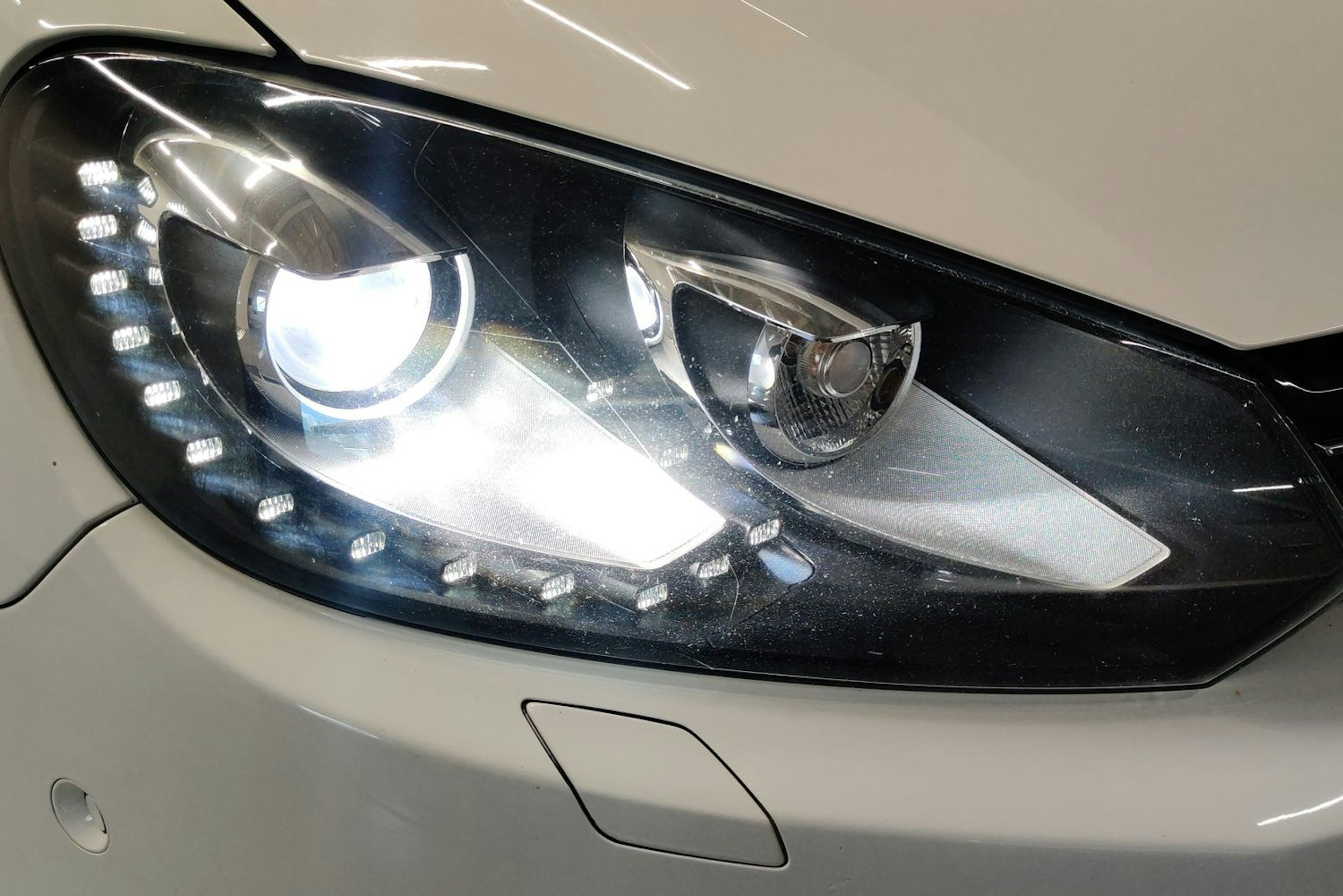 Valkoinen Volkswagen GOLF 2013 kuva 15.
