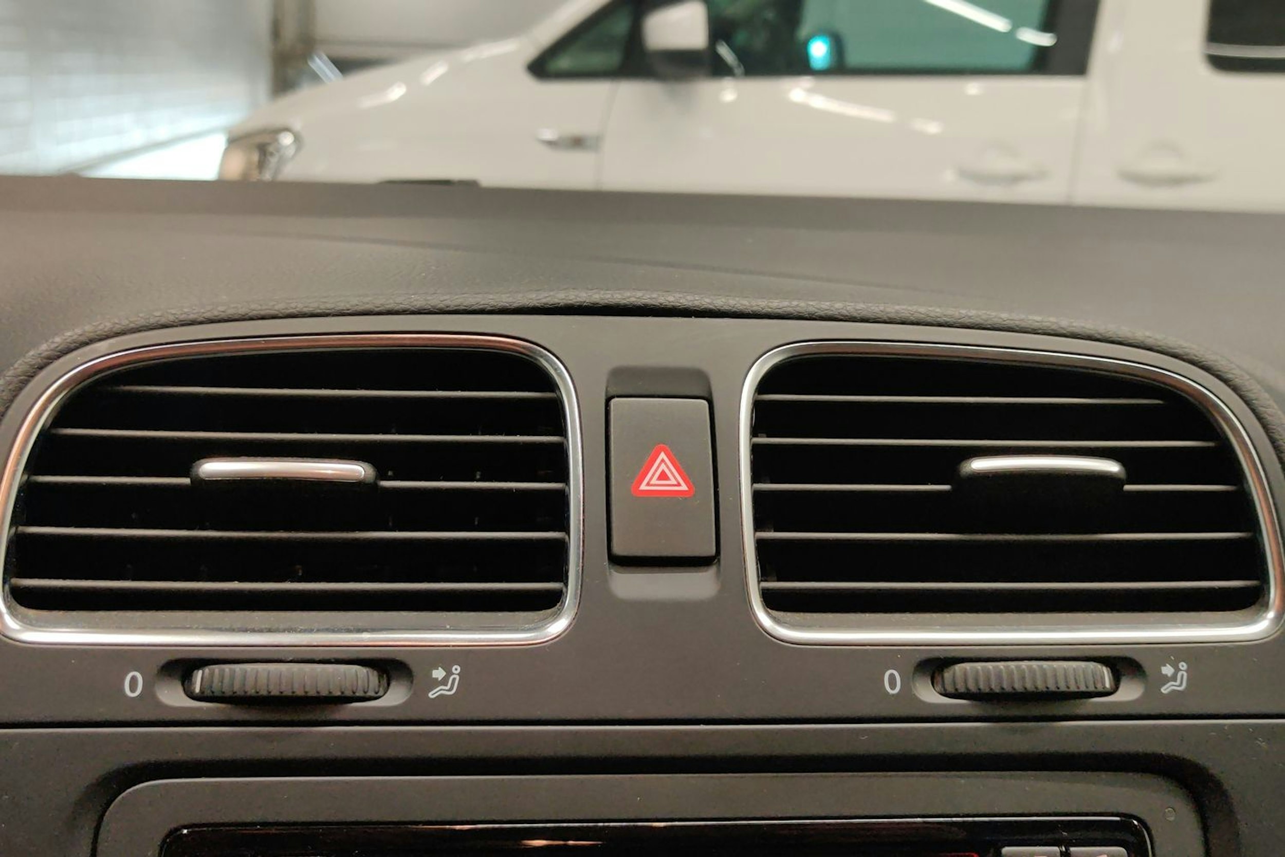 Valkoinen Volkswagen GOLF 2013 kuva 17.