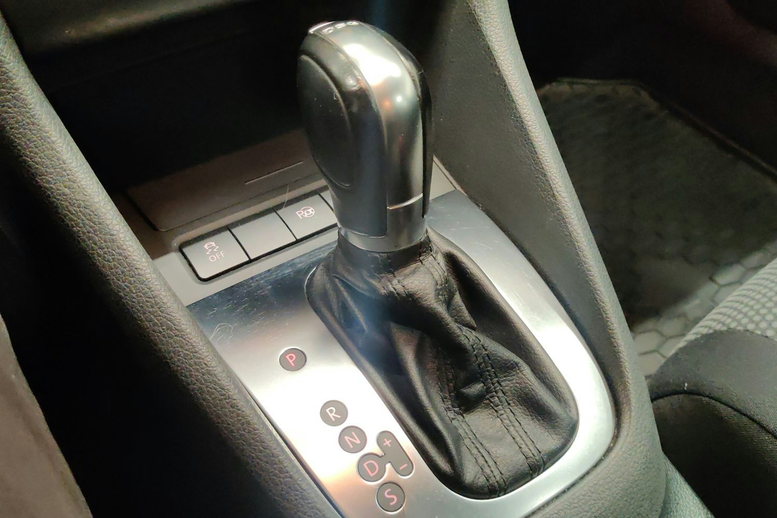 Valkoinen Volkswagen GOLF 2013 kuva 20.