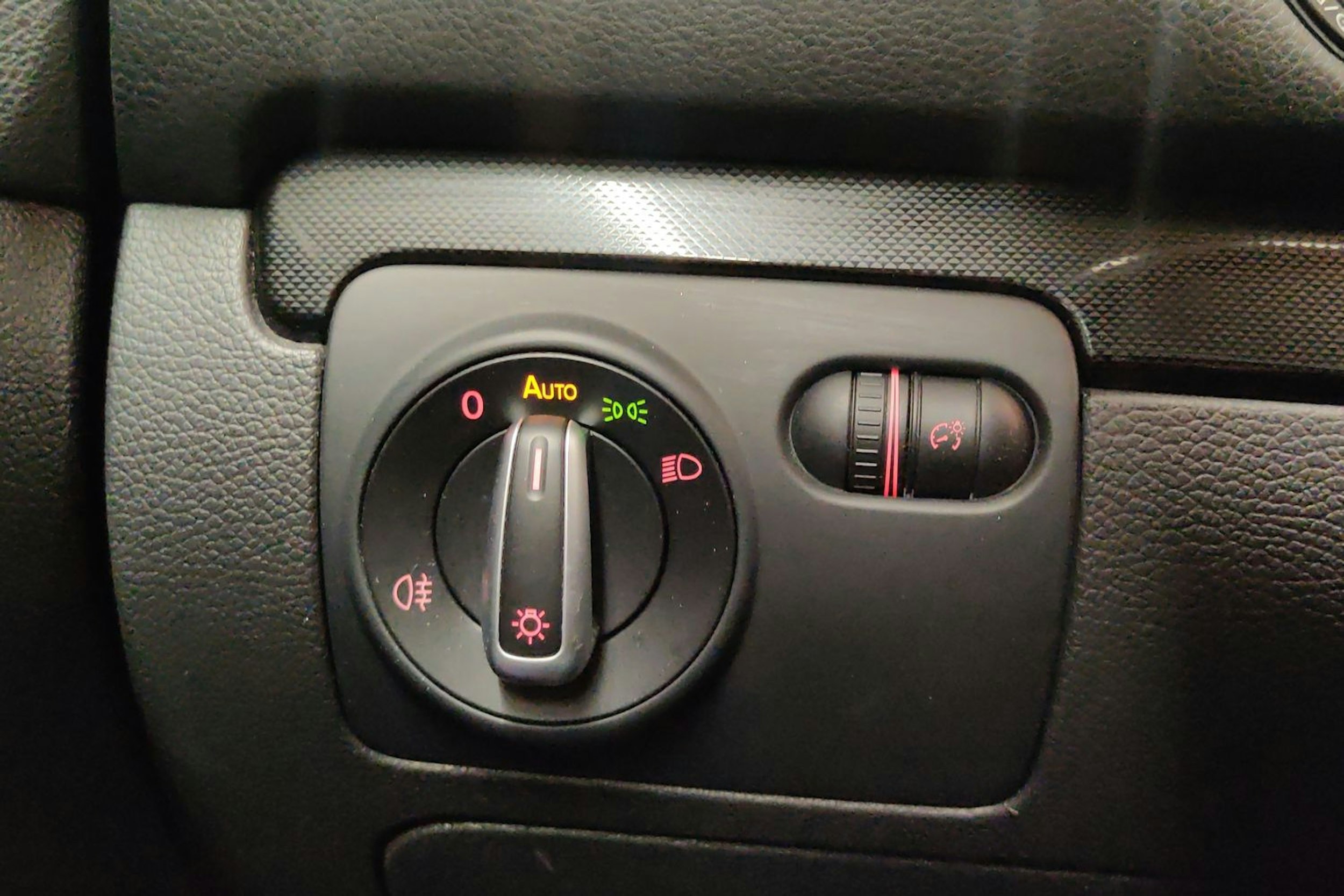 Valkoinen Volkswagen GOLF 2013 kuva 21.
