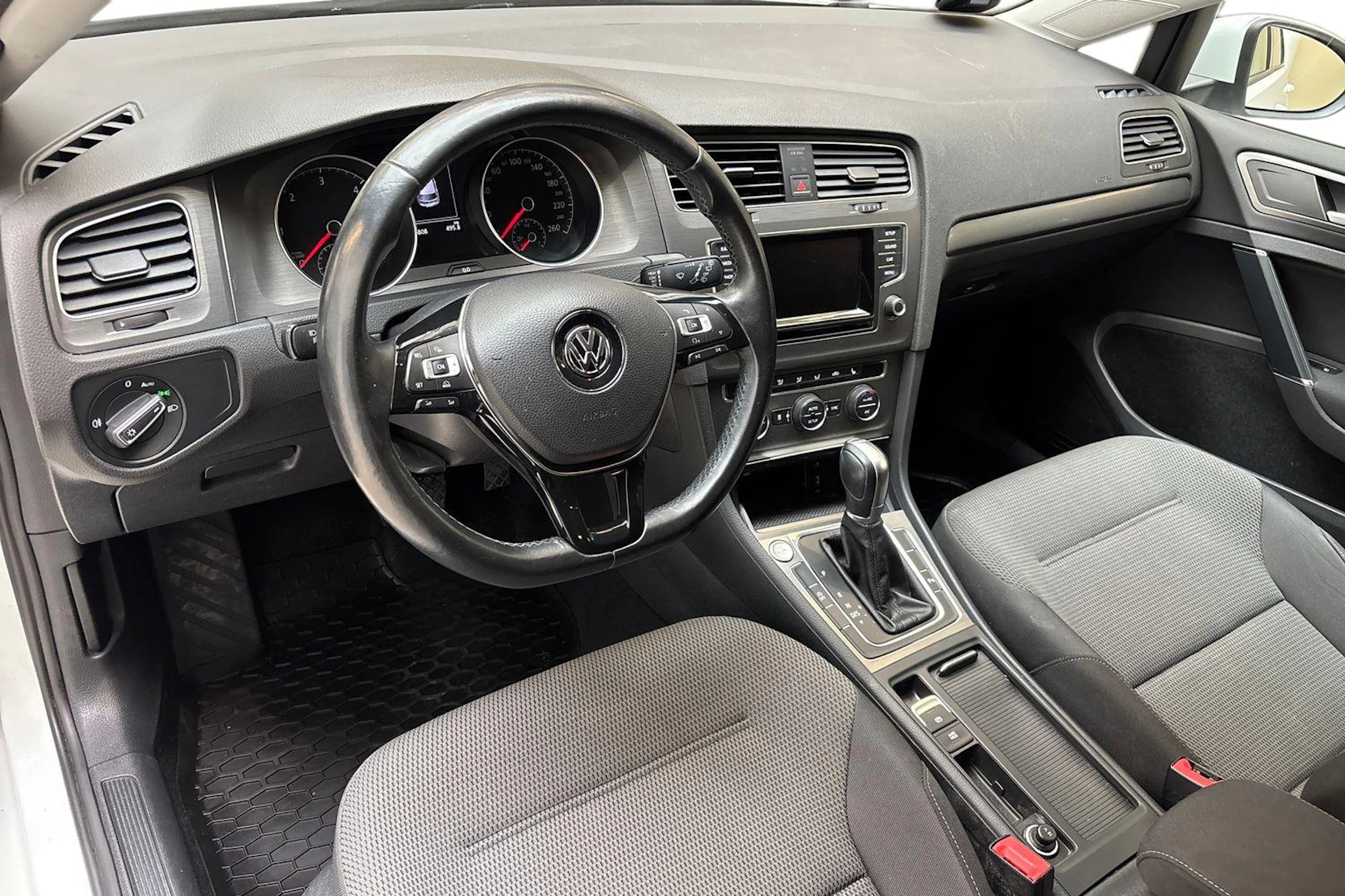 valkoinen Volkswagen Golf 2013 kuva 8.