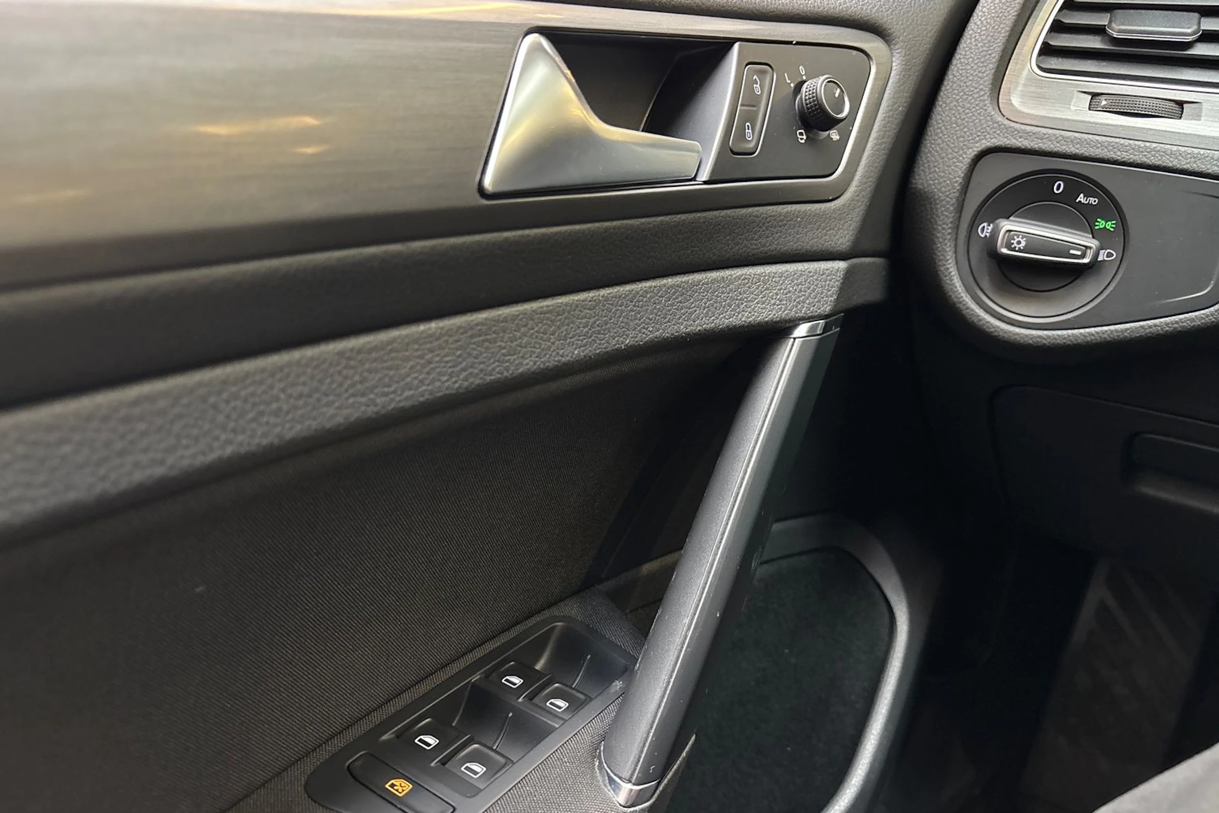 valkoinen Volkswagen Golf 2013 kuva 17.
