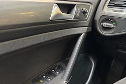 valkoinen Volkswagen Golf 2013 kuva 17.