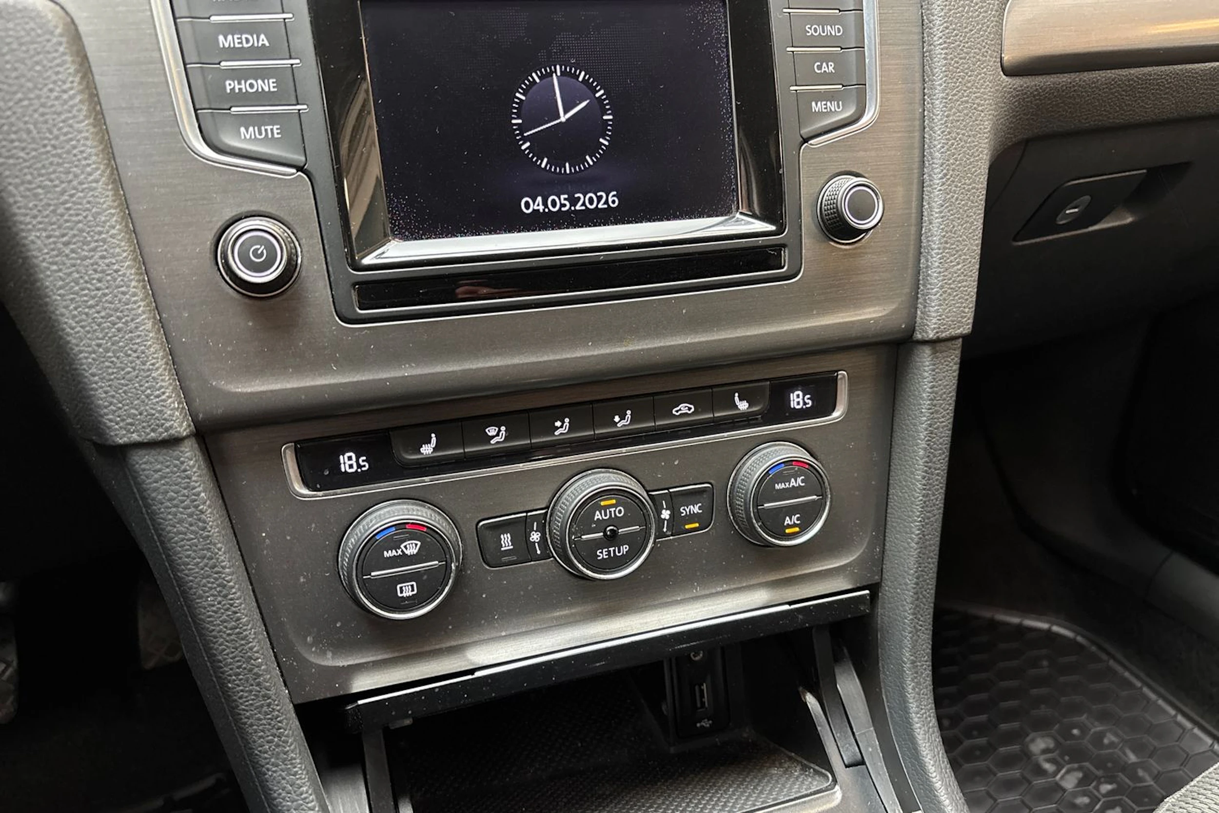 valkoinen Volkswagen Golf 2013 kuva 21.