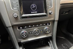 valkoinen Volkswagen Golf 2013 kuva 21.