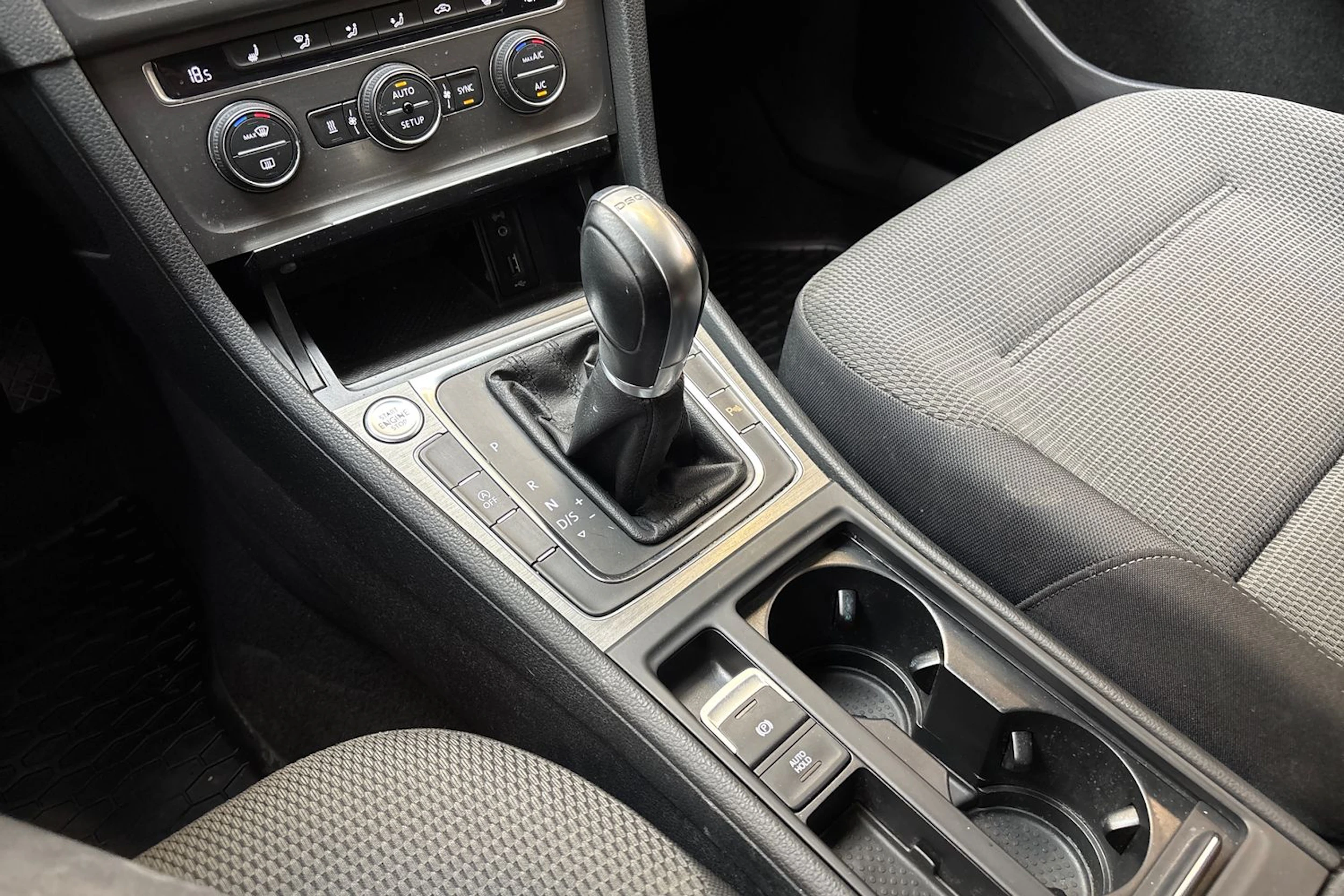 valkoinen Volkswagen Golf 2013 kuva 22.
