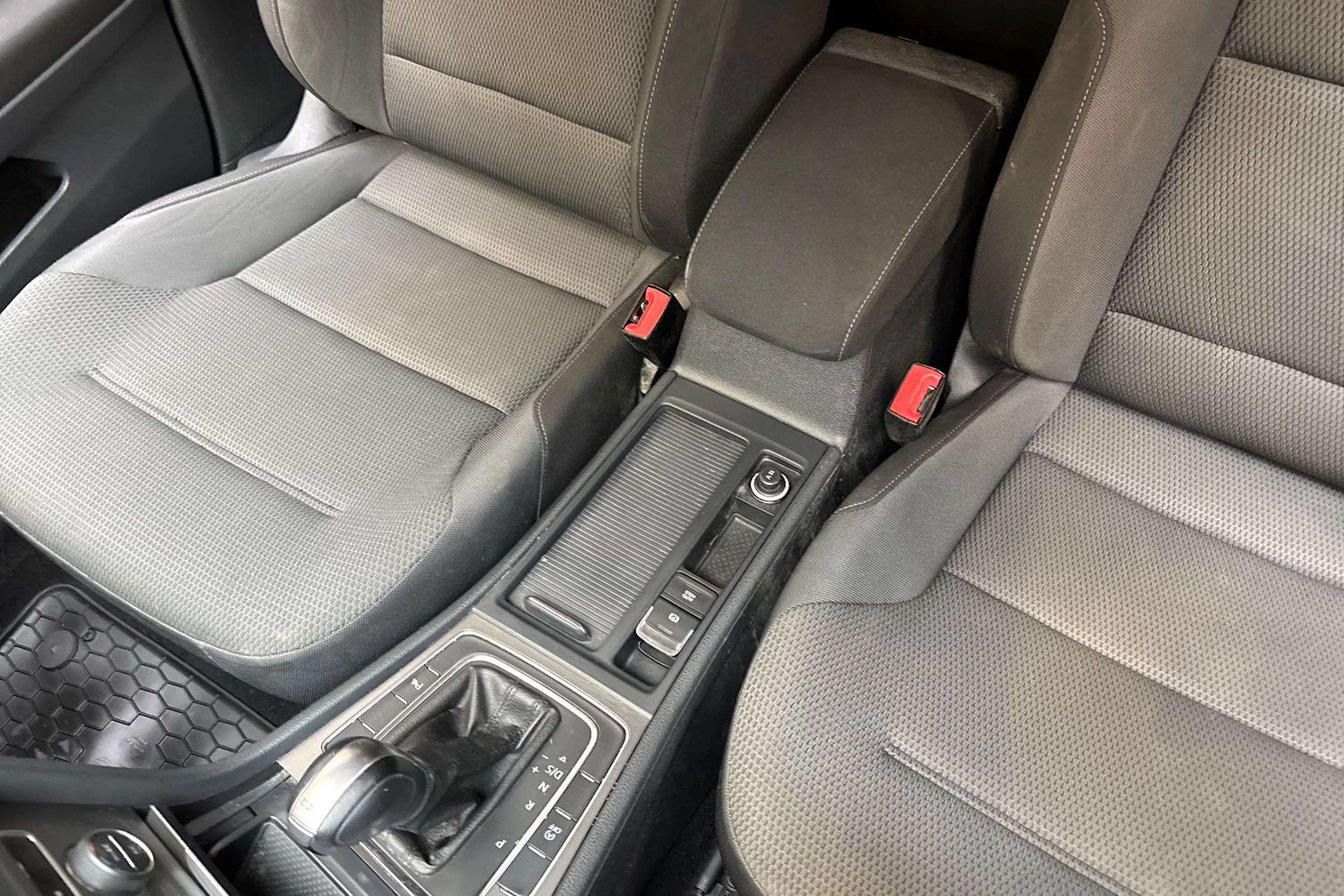 valkoinen Volkswagen Golf 2013 kuva 23.
