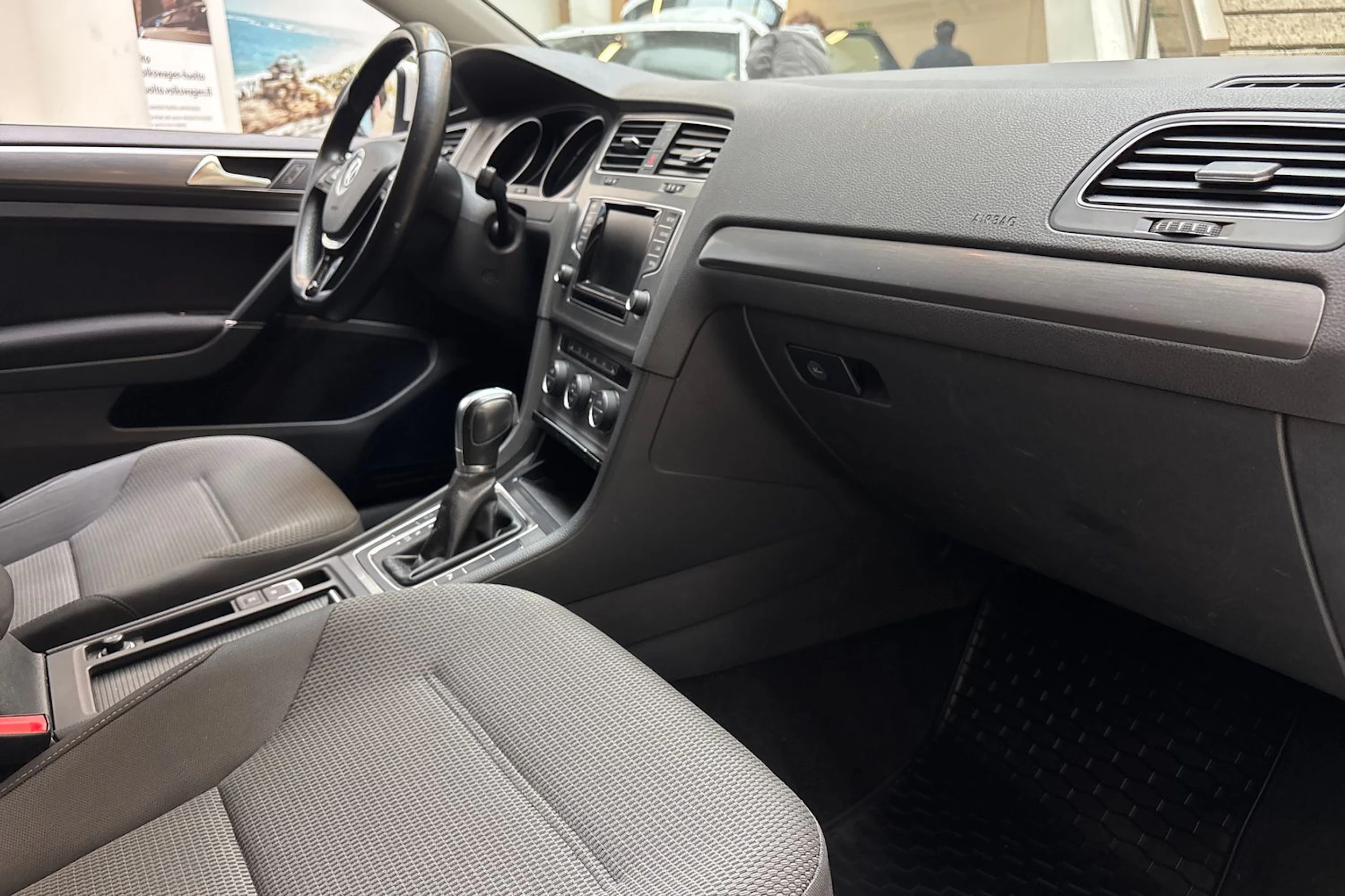 valkoinen Volkswagen Golf 2013 kuva 24.