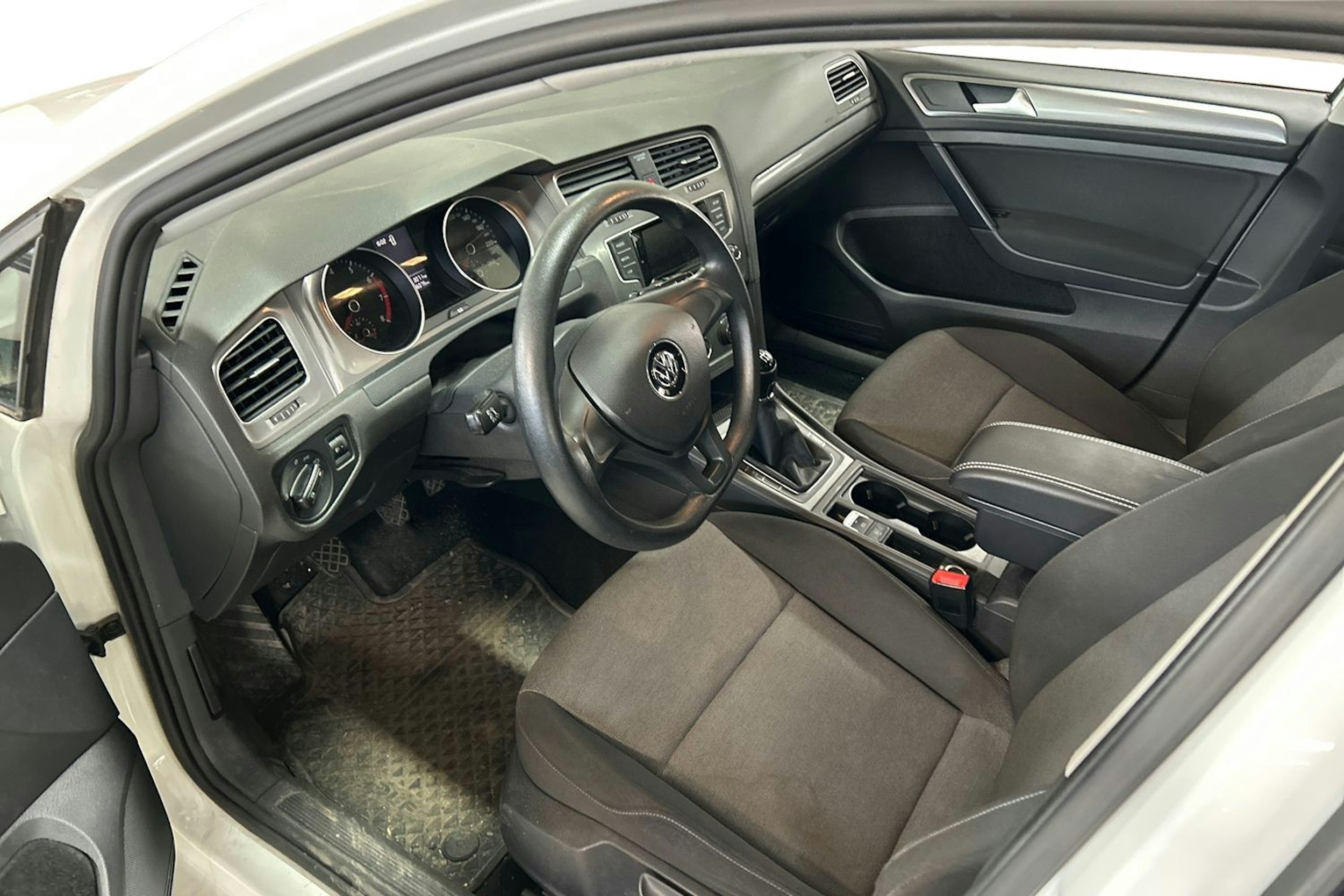 valkoinen Volkswagen Golf 2013 kuva 3.