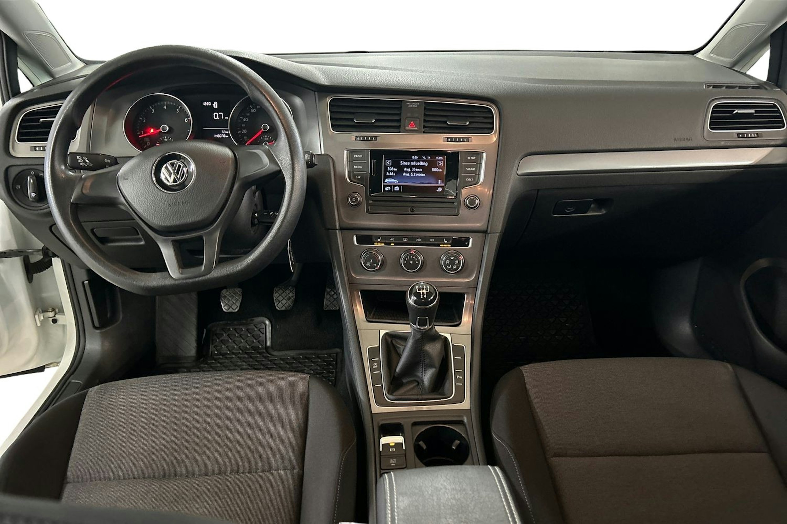valkoinen Volkswagen Golf 2013 kuva 9.