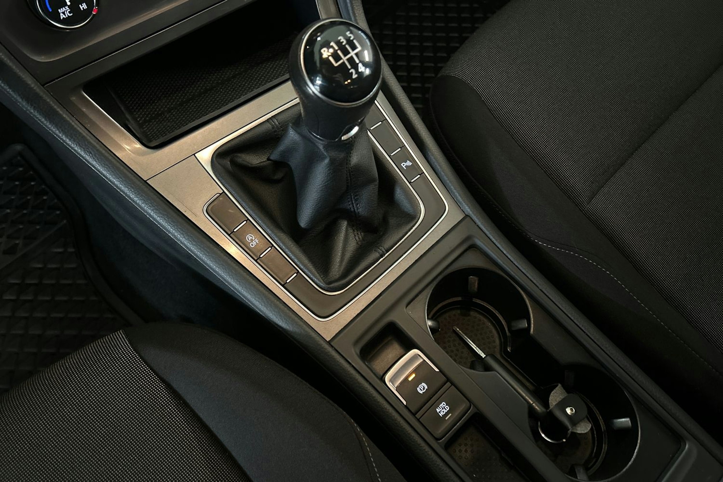 valkoinen Volkswagen Golf 2013 kuva 17.