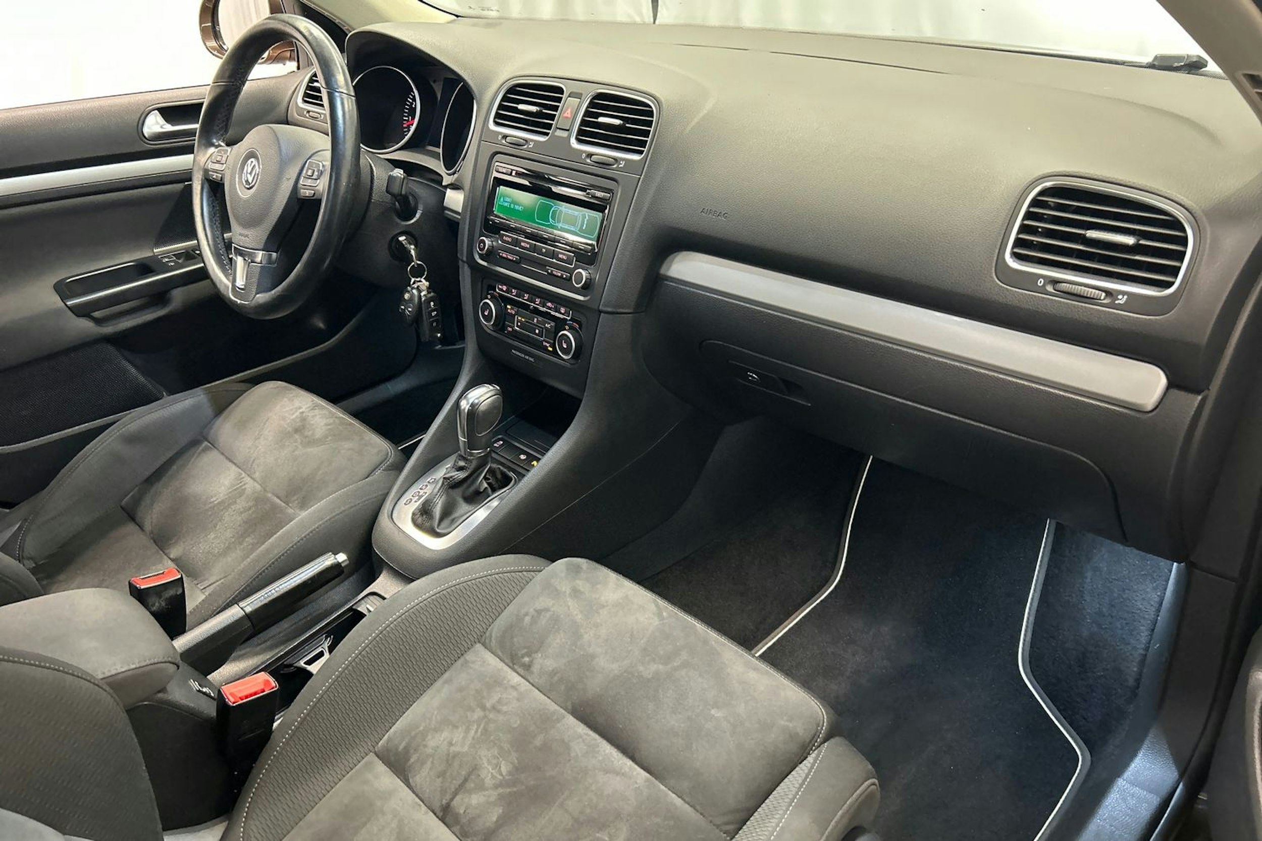 ruskea (beige) Volkswagen Golf 2013 kuva 17.