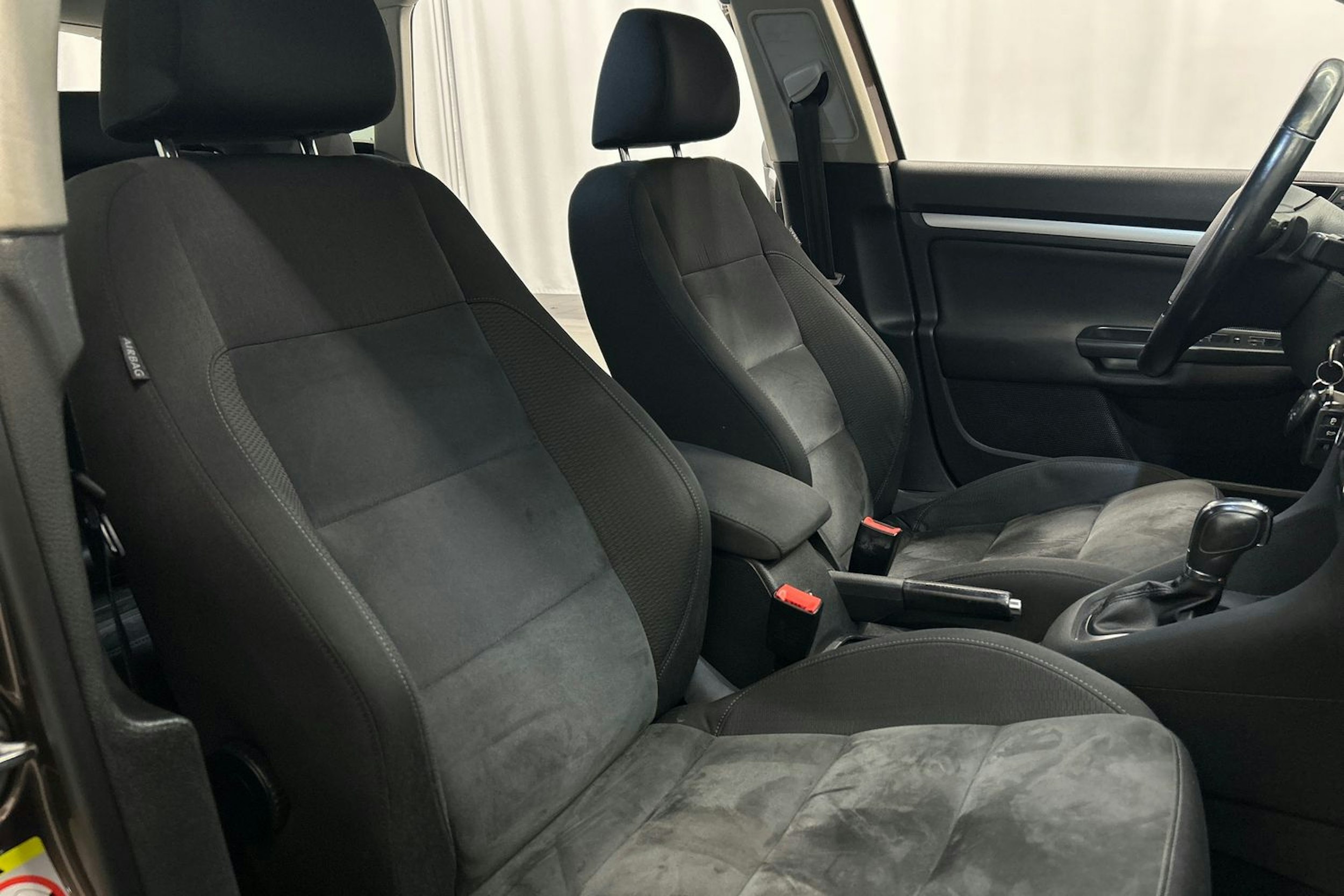 ruskea (beige) Volkswagen Golf 2013 kuva 18.