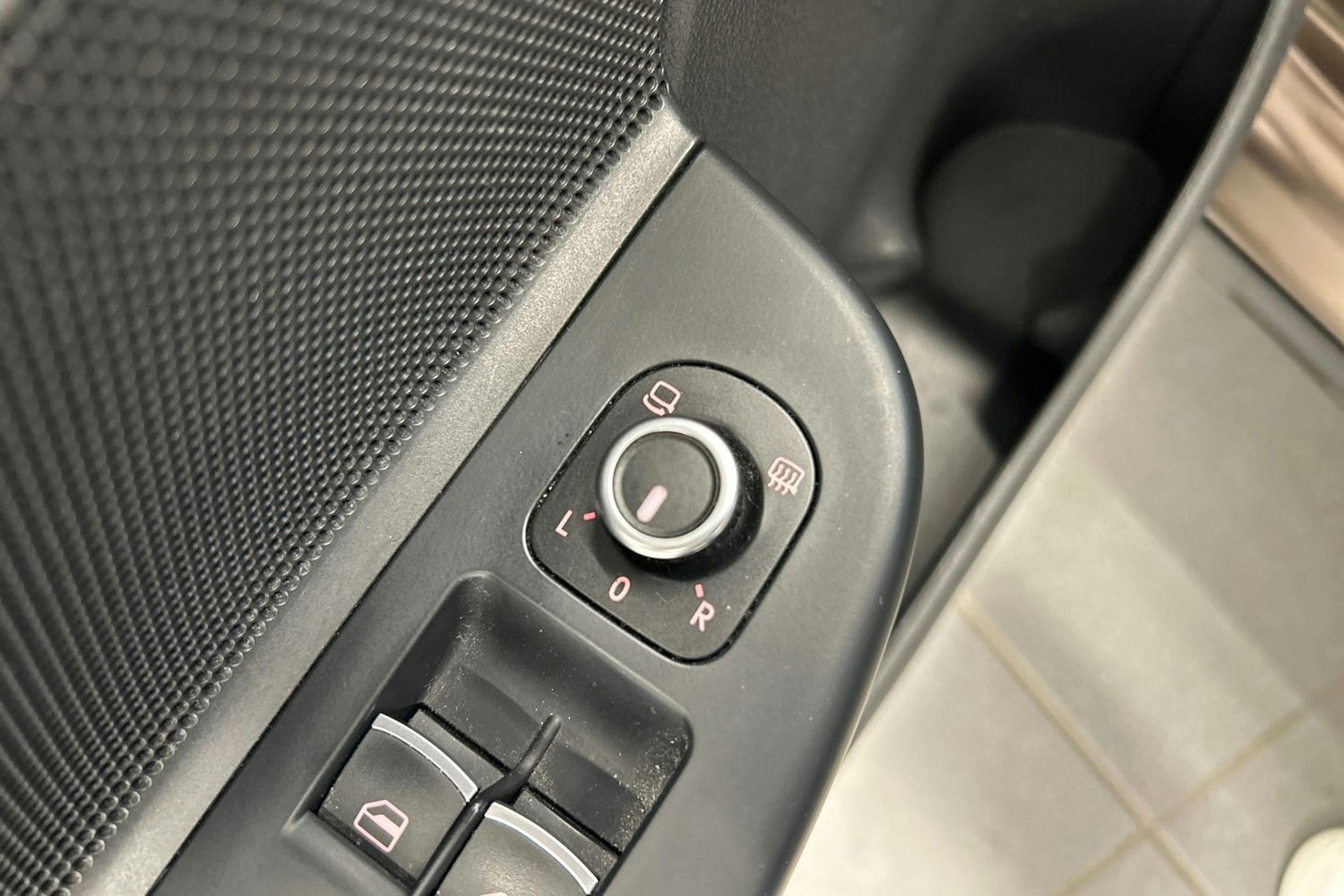 ruskea (beige) Volkswagen Golf 2013 kuva 19.