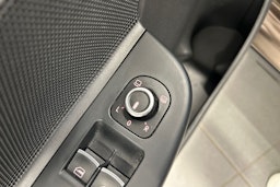 ruskea (beige) Volkswagen Golf 2013 kuva 19.