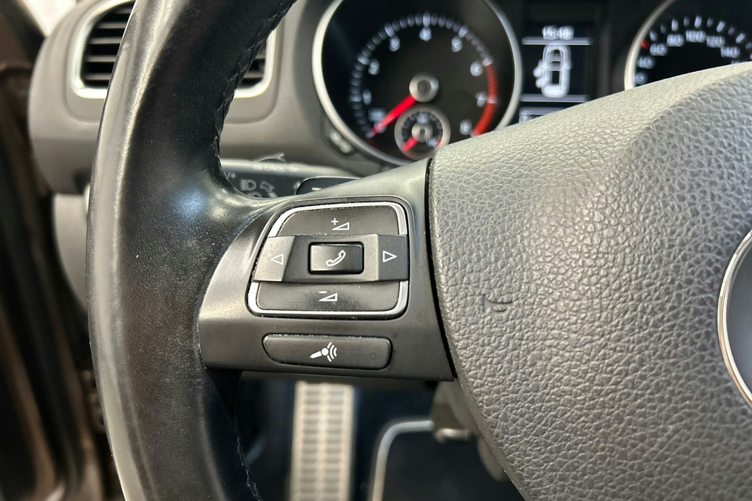 ruskea (beige) Volkswagen Golf 2013 kuva 21.