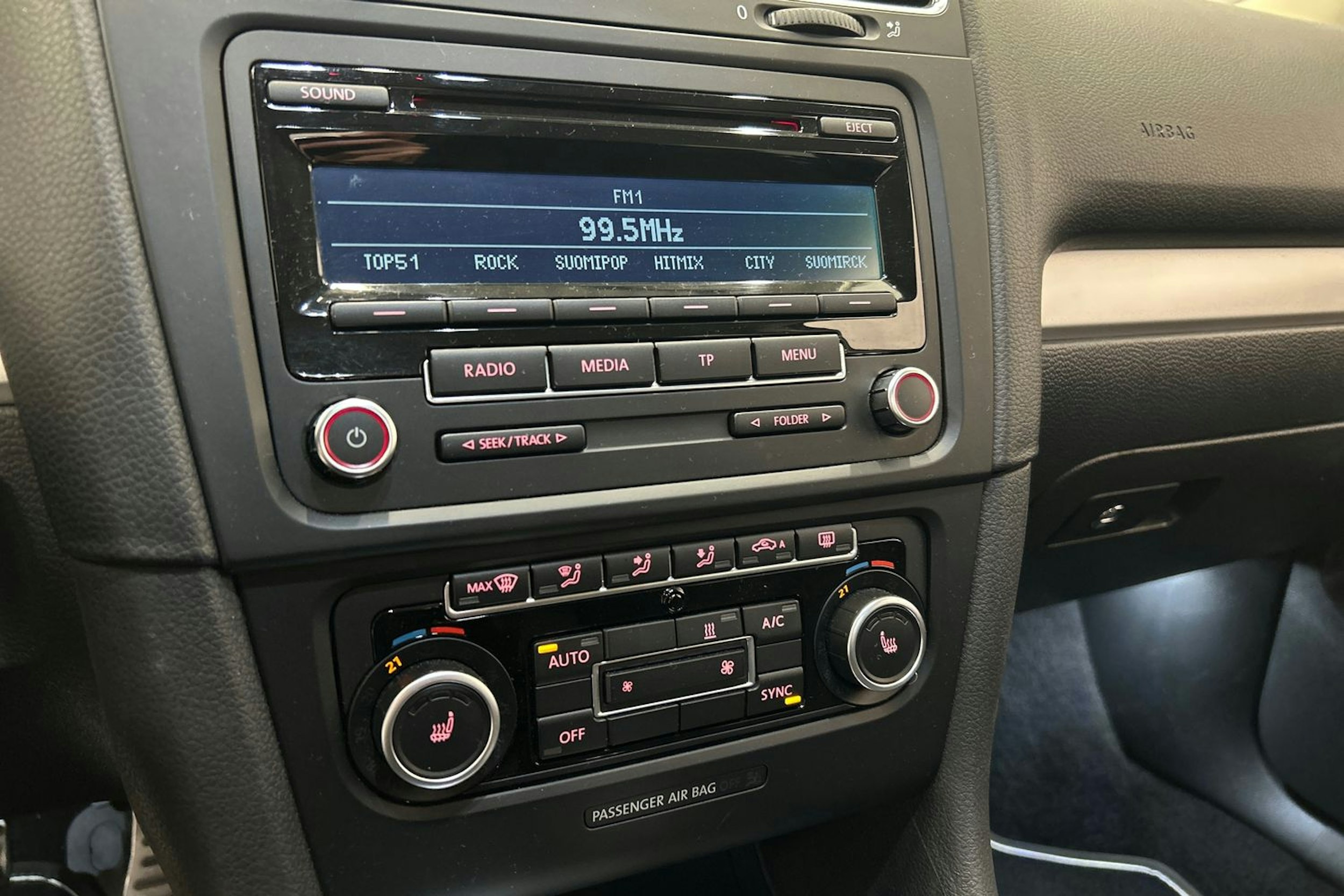 ruskea (beige) Volkswagen Golf 2013 kuva 23.