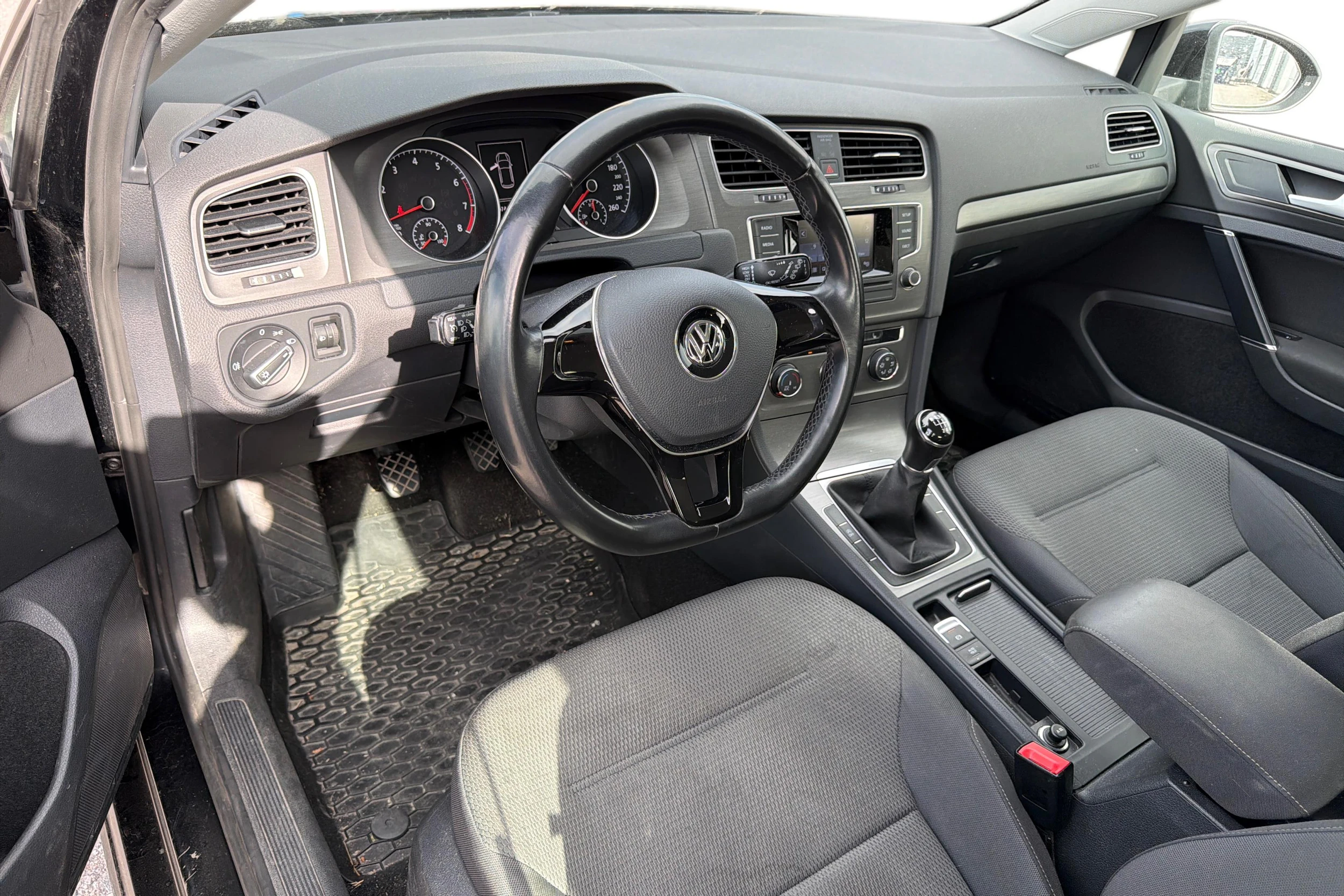 Musta Volkswagen GOLF 2013 kuva 3.