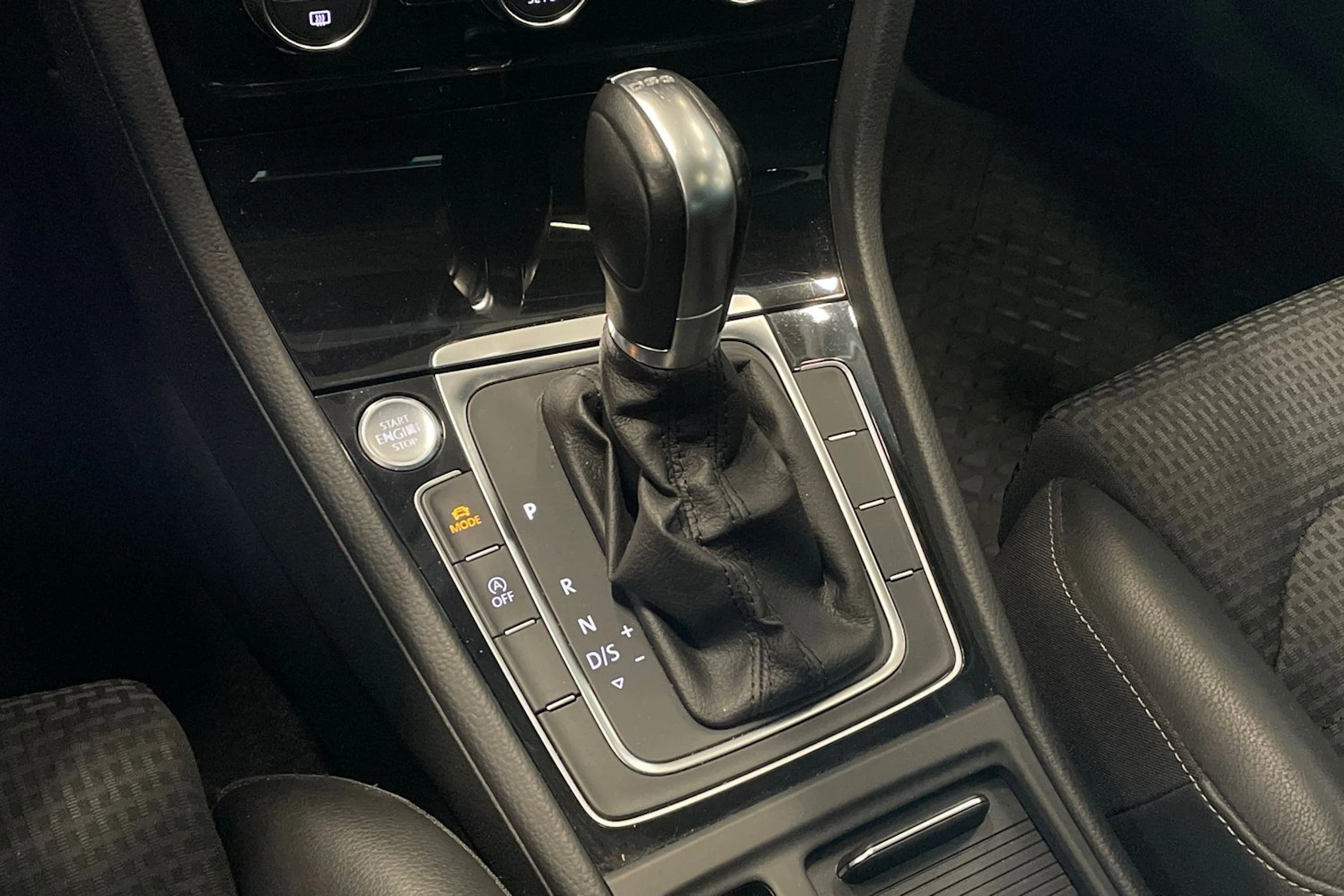 harmaa Volkswagen Golf 2014 kuva 31.