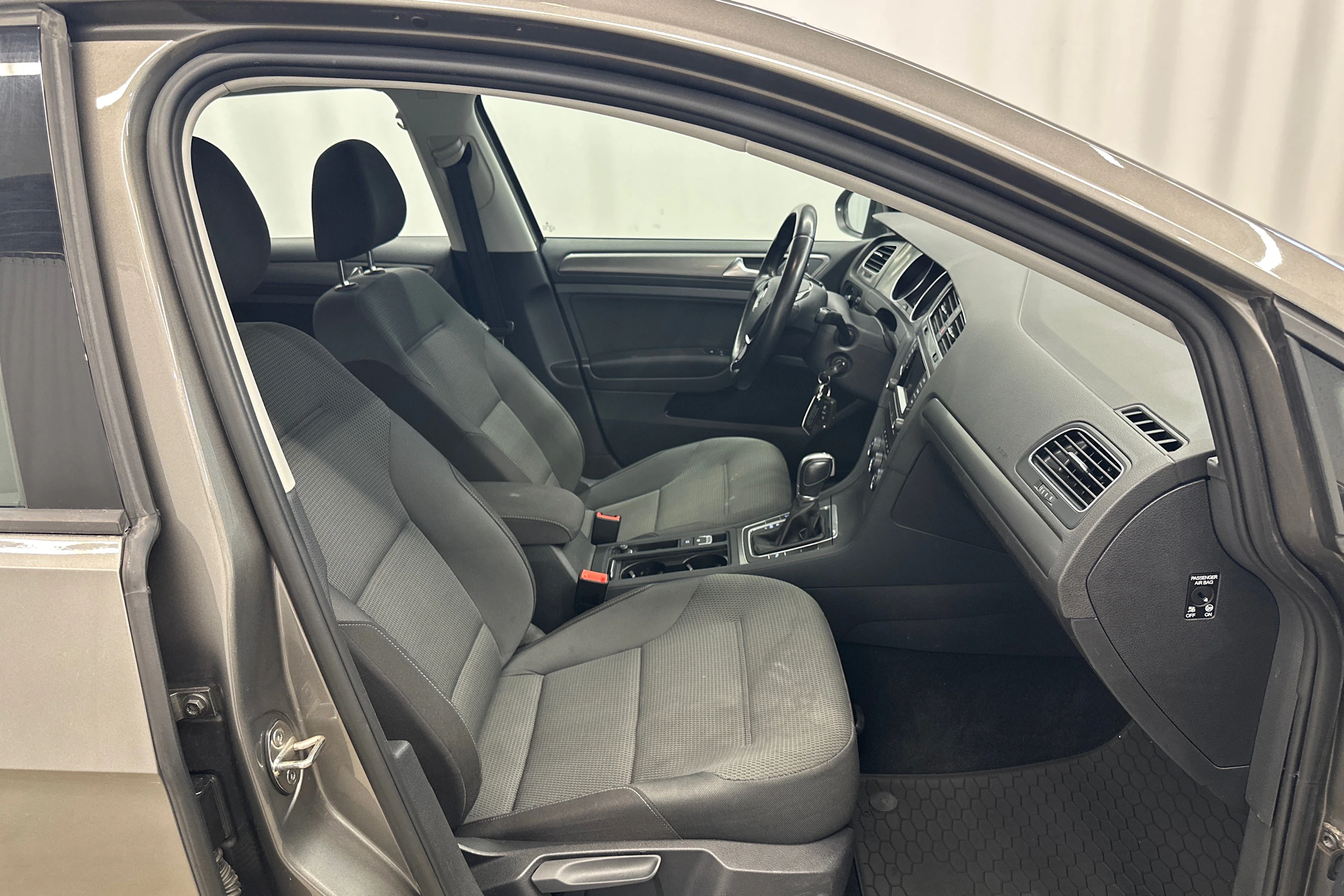 harmaa Volkswagen Golf 2013 kuva 13.
