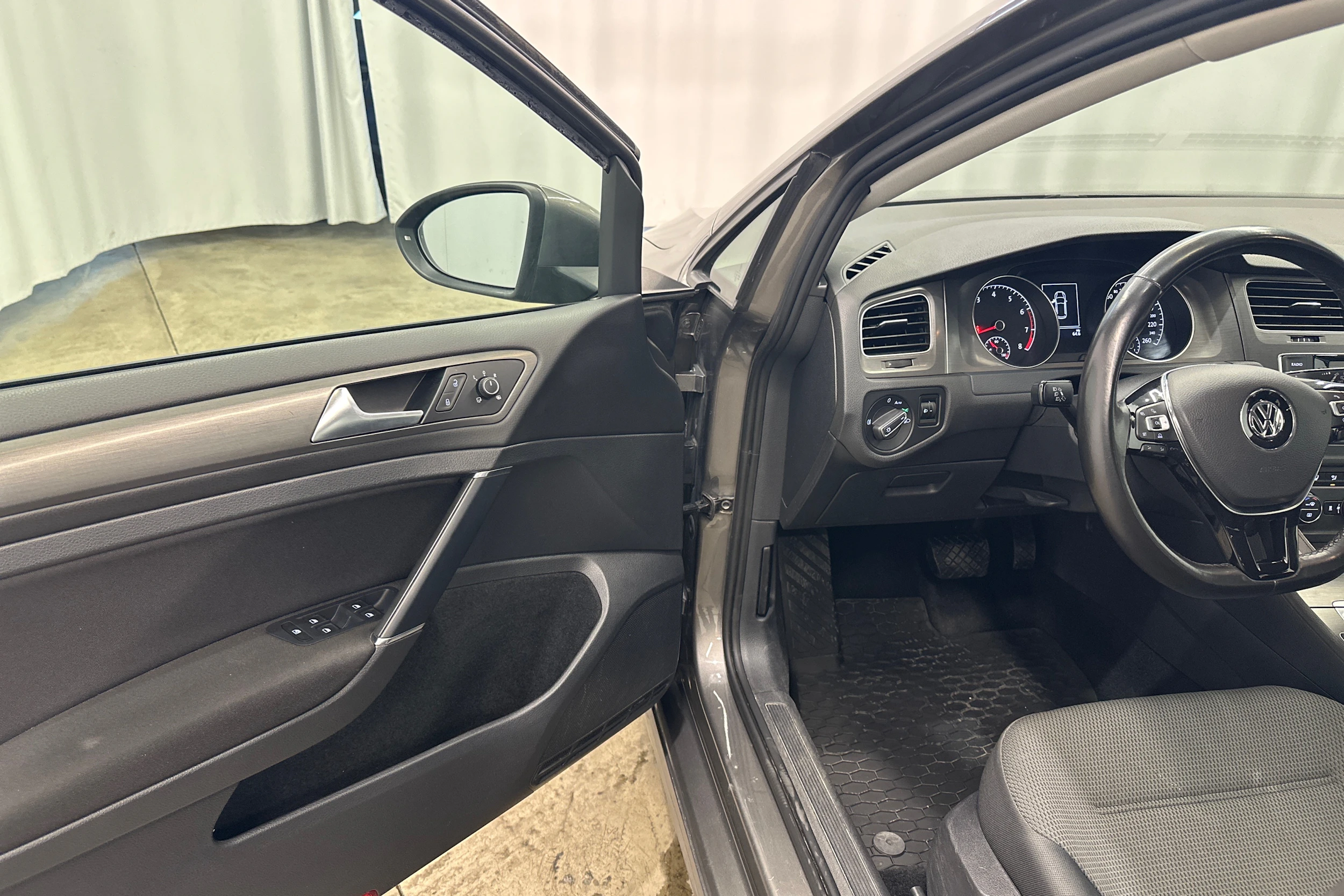 harmaa Volkswagen Golf 2013 kuva 15.