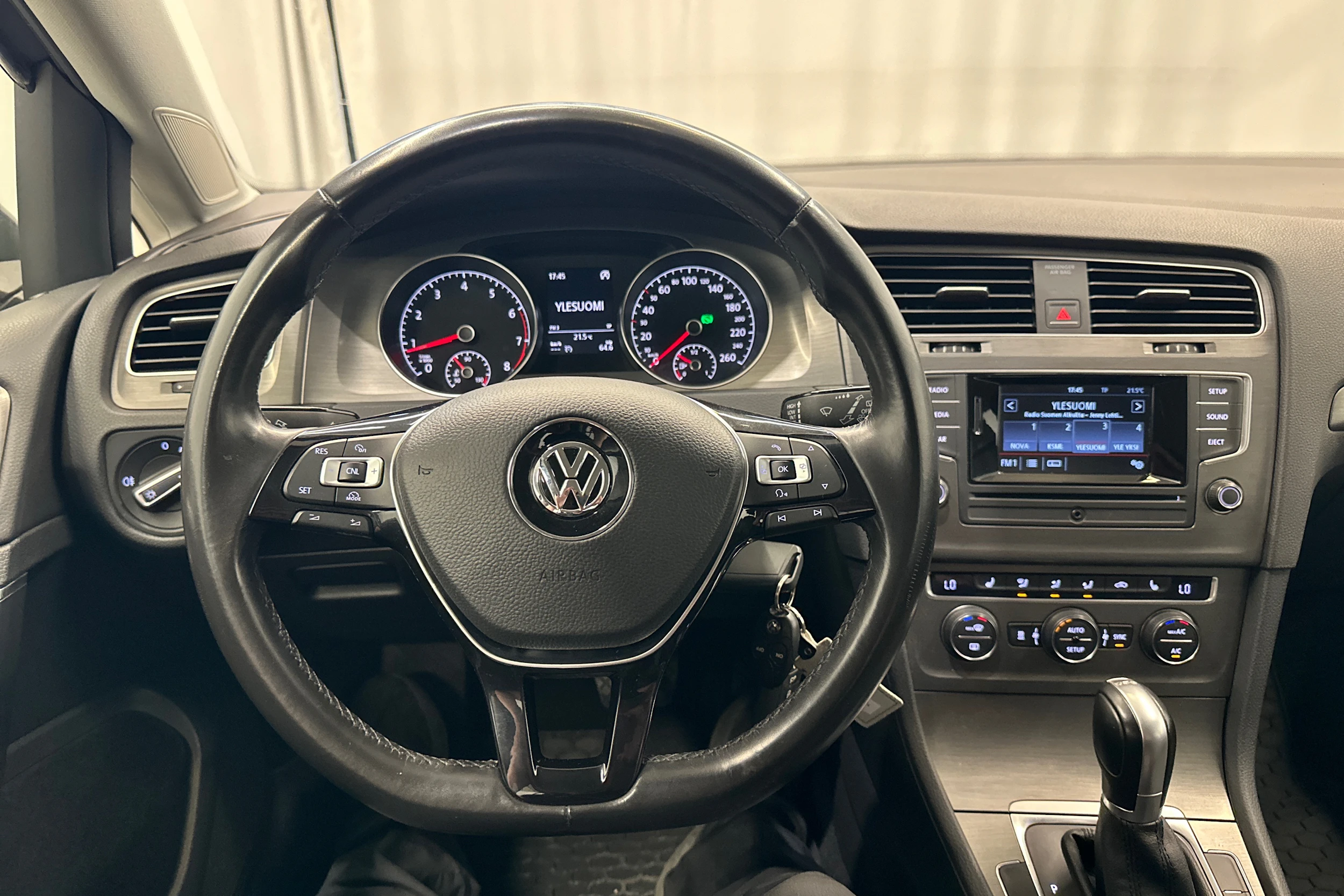 harmaa Volkswagen Golf 2013 kuva 16.