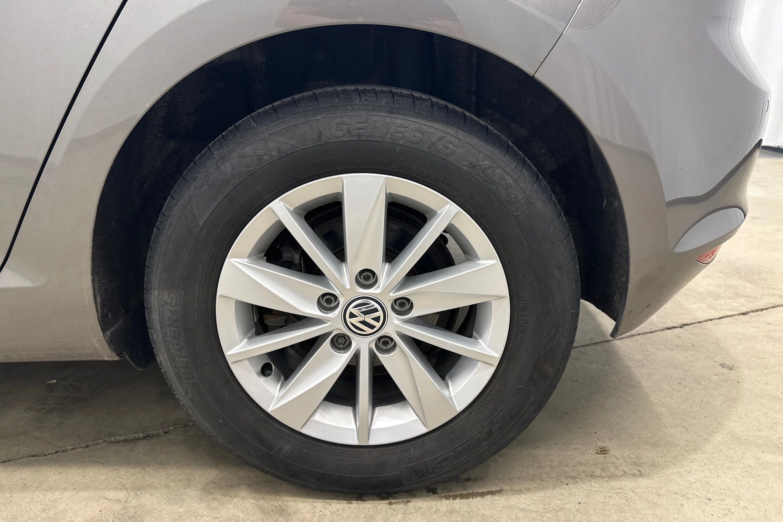 harmaa Volkswagen Golf 2013 kuva 27.