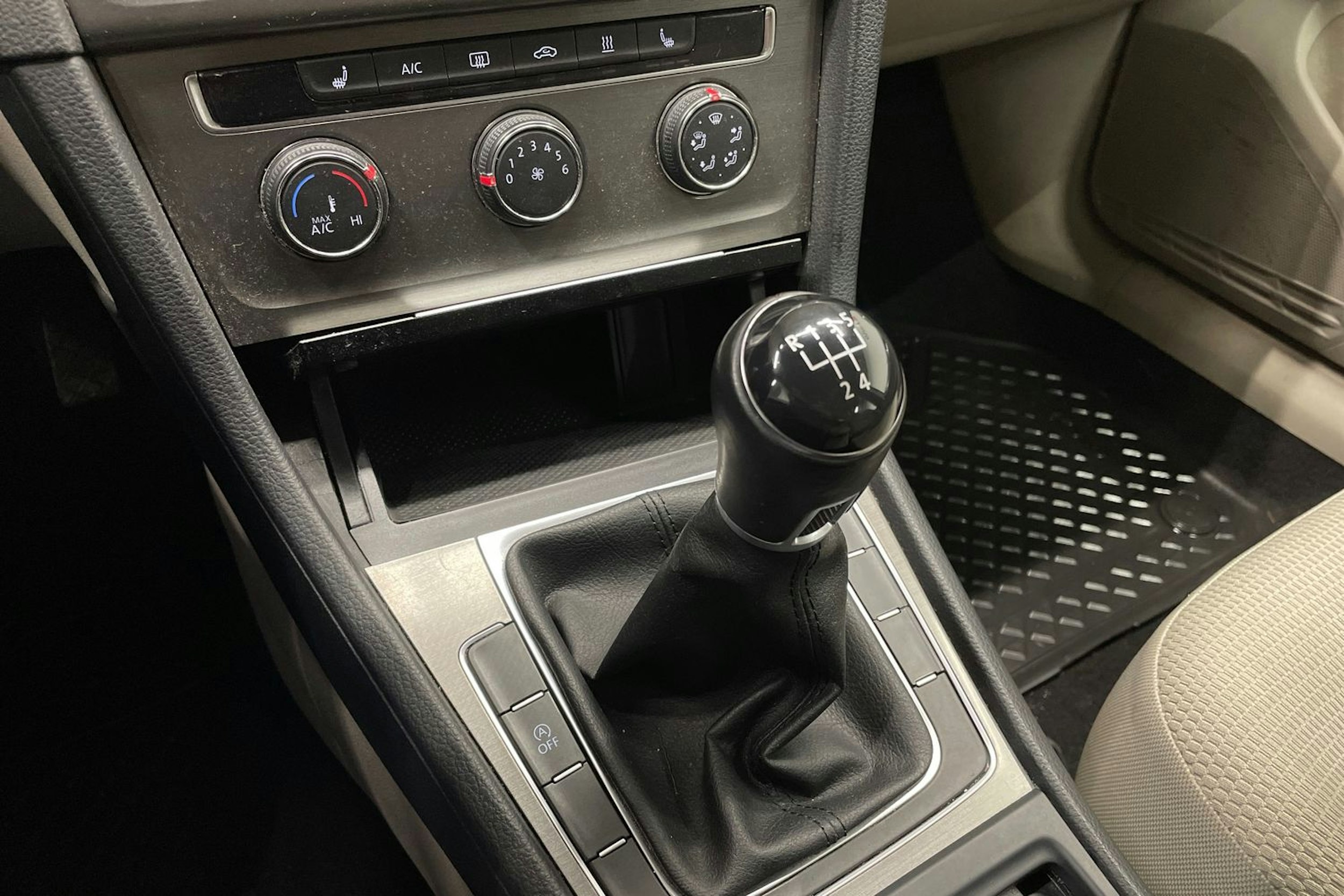 harmaa Volkswagen Golf 2013 kuva 18.