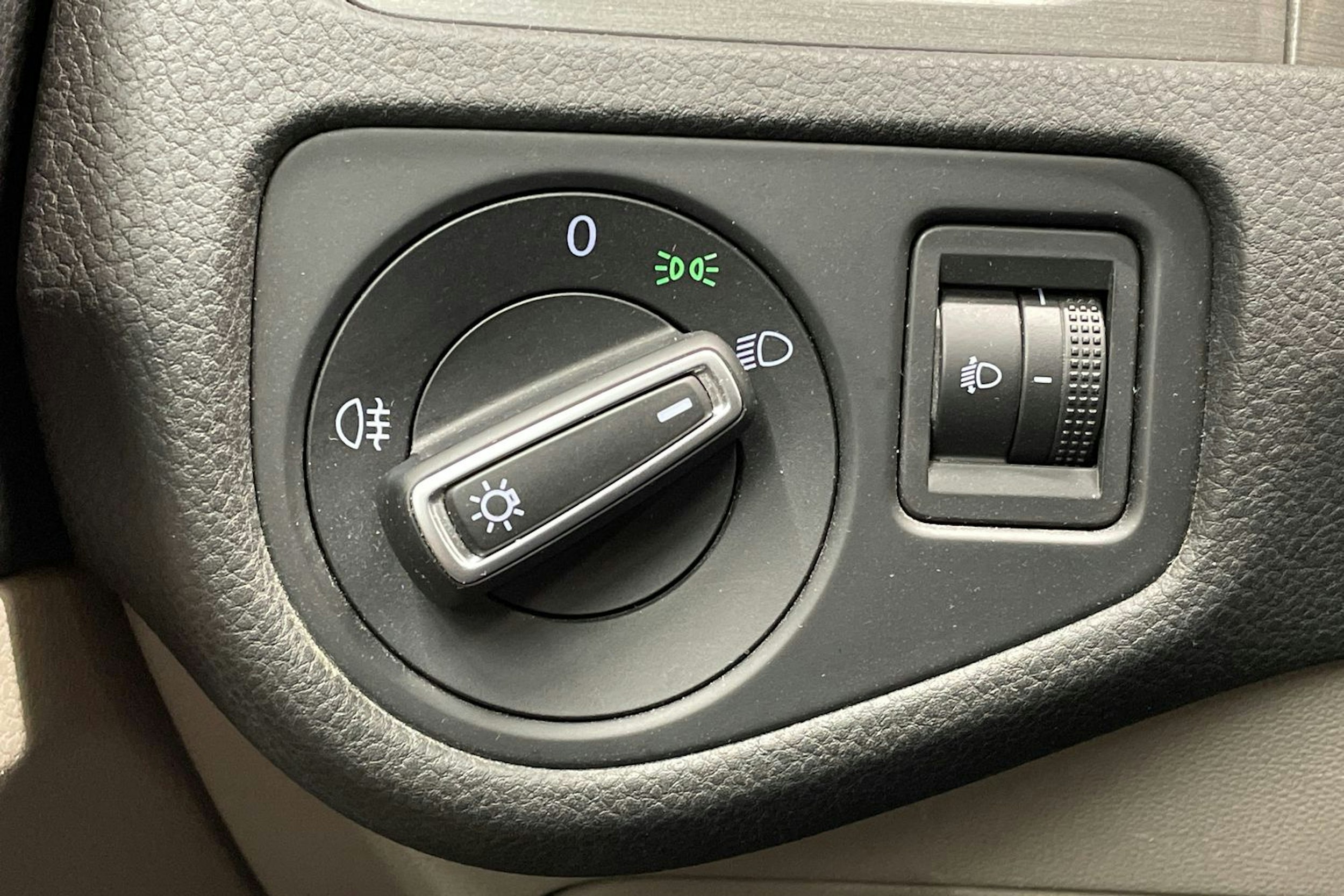 harmaa Volkswagen Golf 2013 kuva 19.