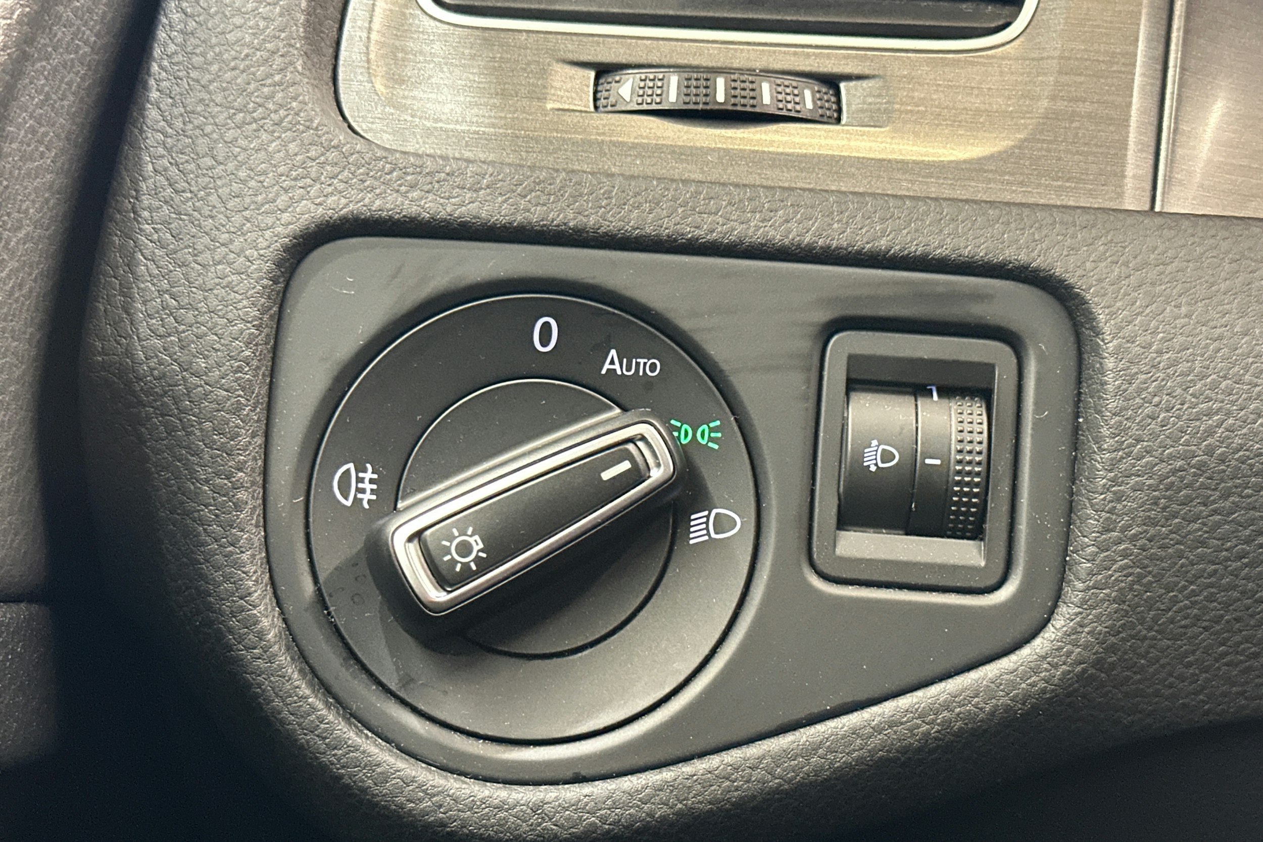 harmaa Volkswagen Golf 2013 kuva 19.