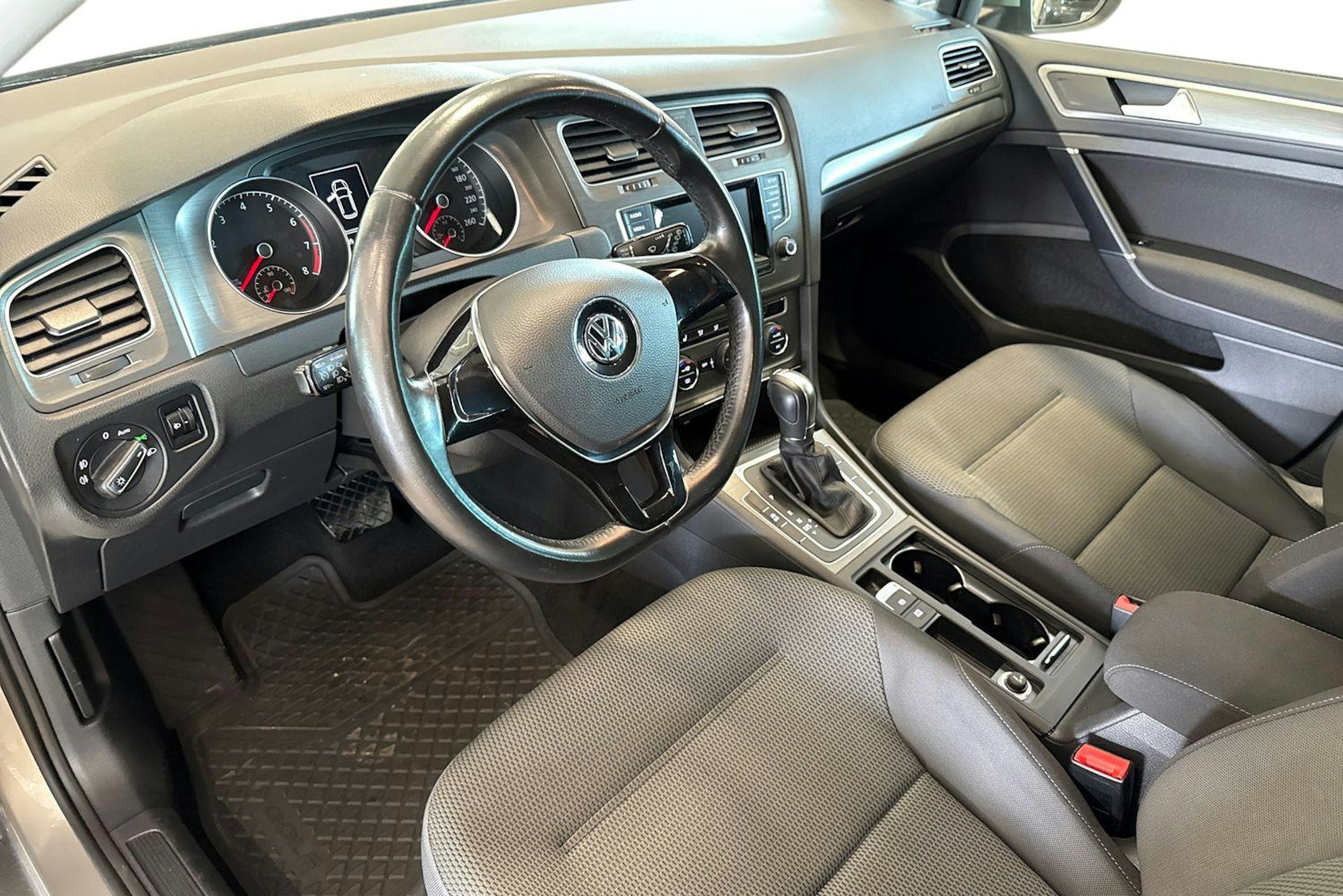 harmaa Volkswagen Golf 2013 kuva 7.