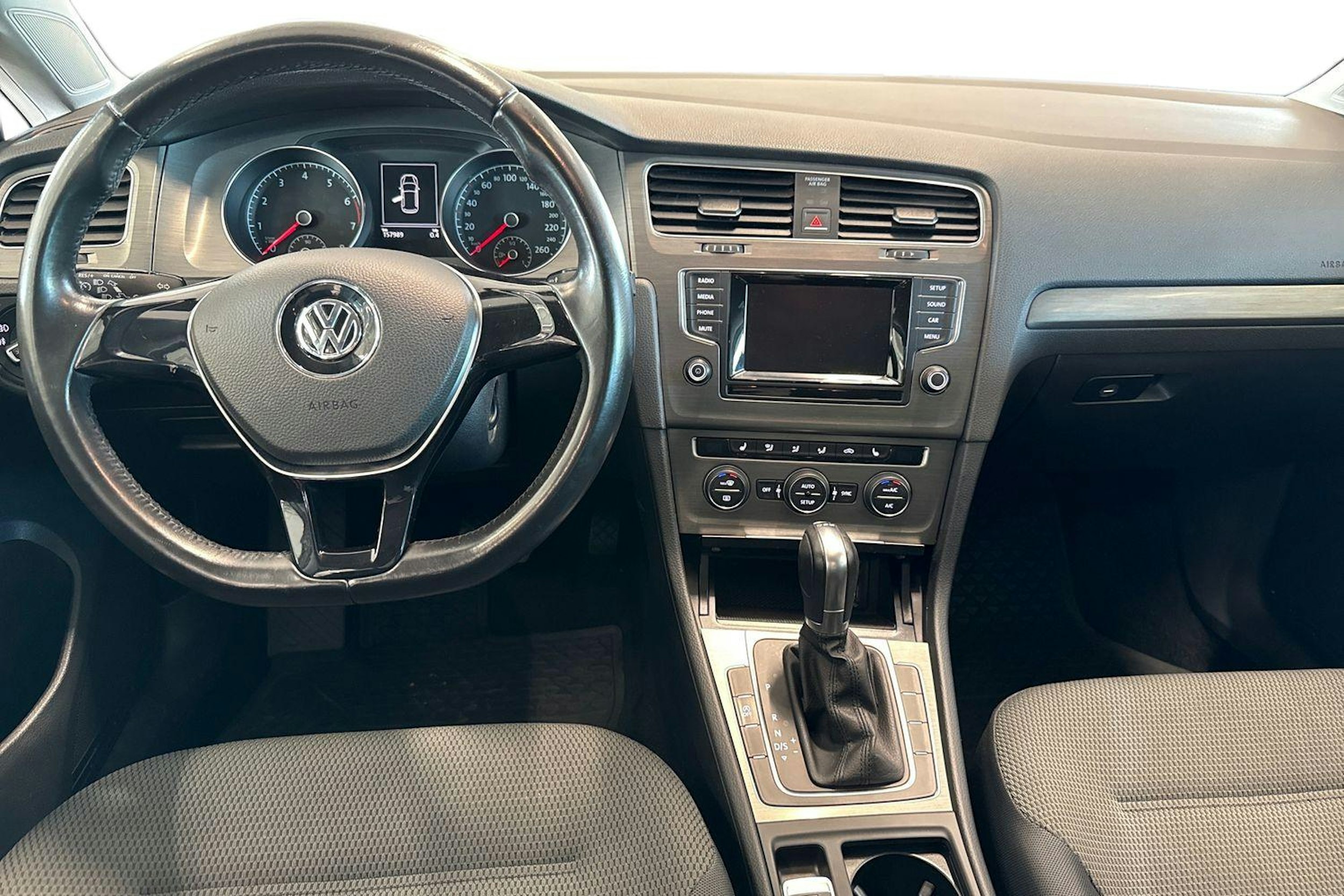 harmaa Volkswagen Golf 2013 kuva 9.