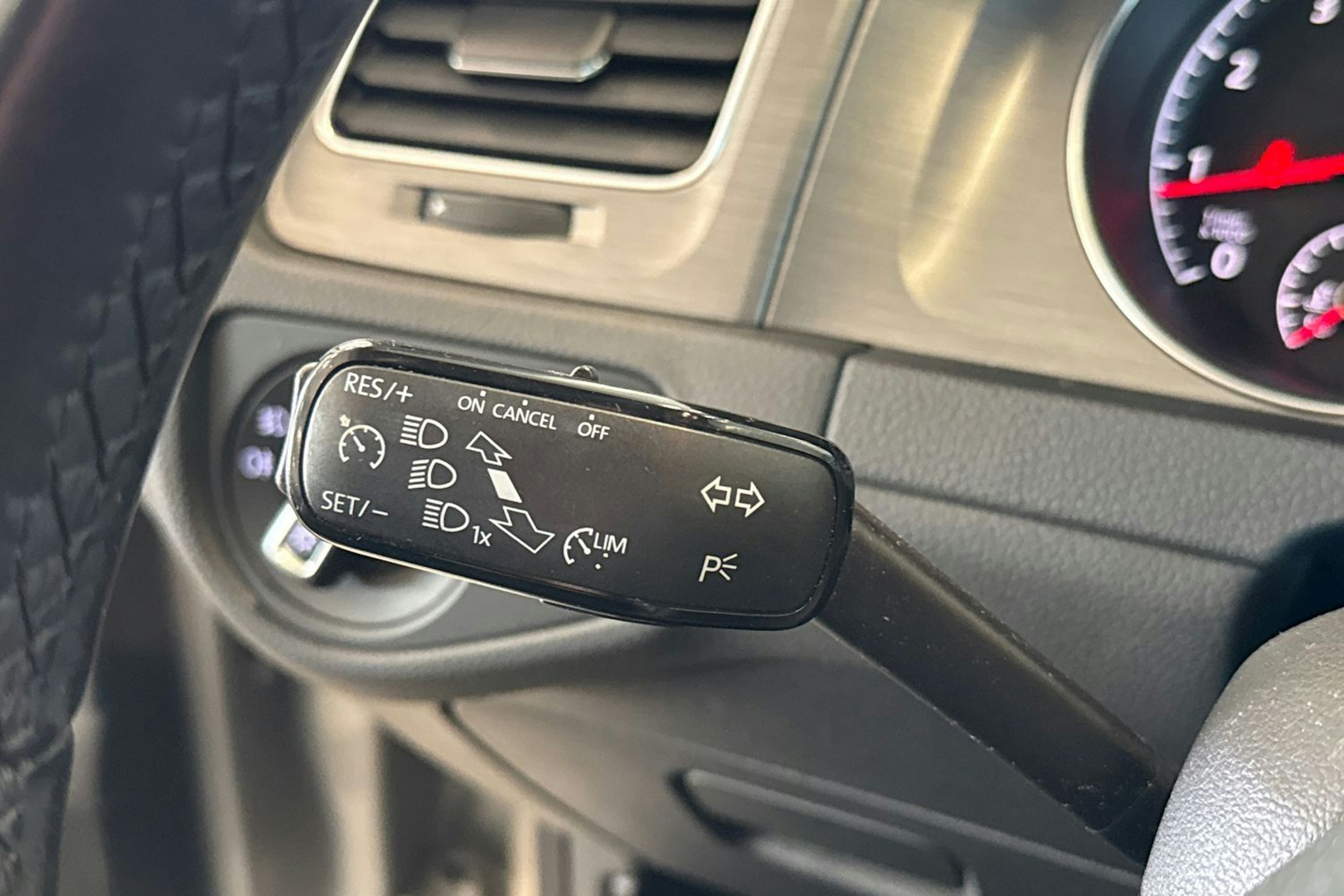 harmaa Volkswagen Golf 2013 kuva 18.