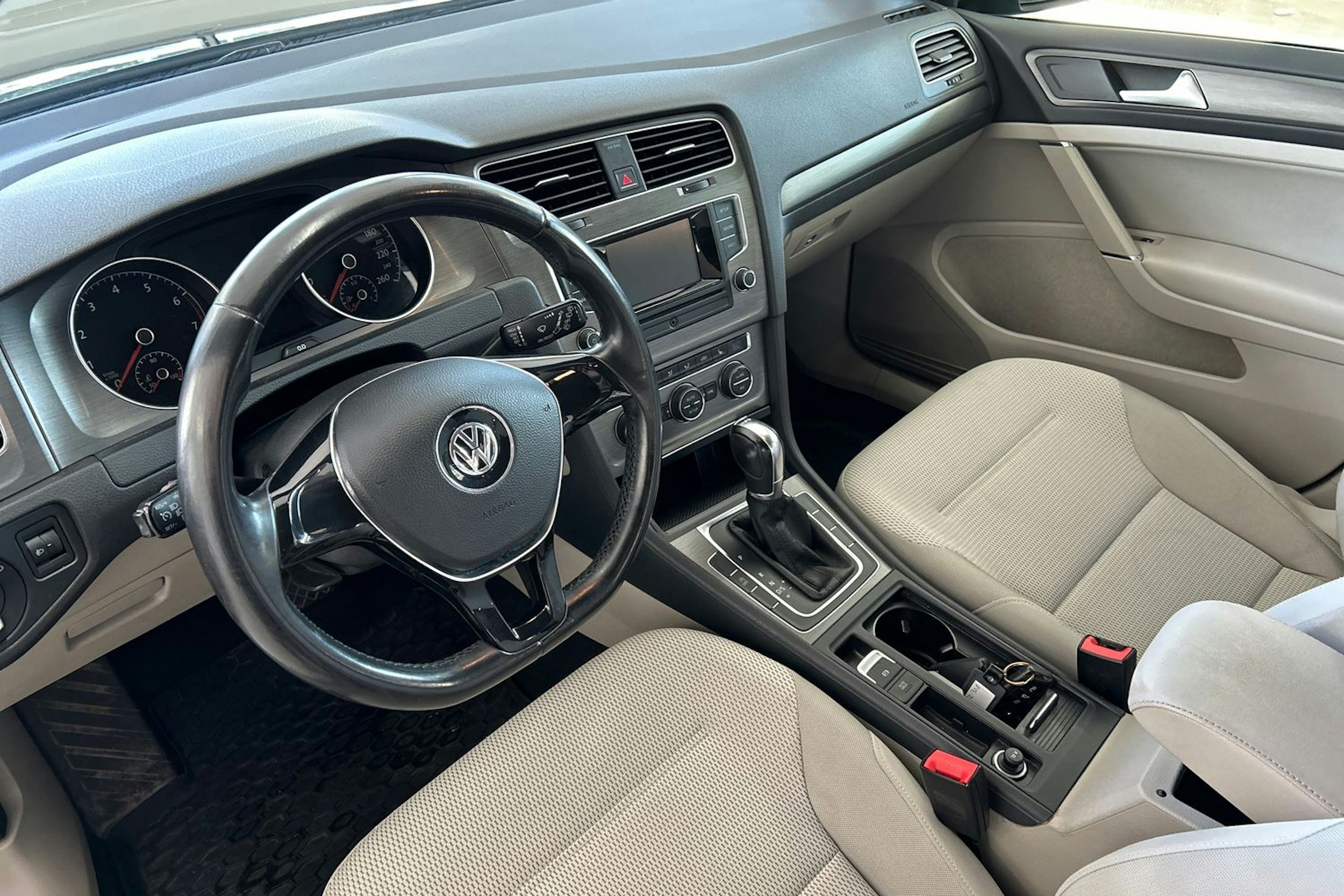 musta Volkswagen Golf 2013 kuva 7.