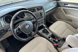 musta Volkswagen Golf 2013 kuva 7.