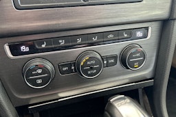 musta Volkswagen Golf 2013 kuva 18.