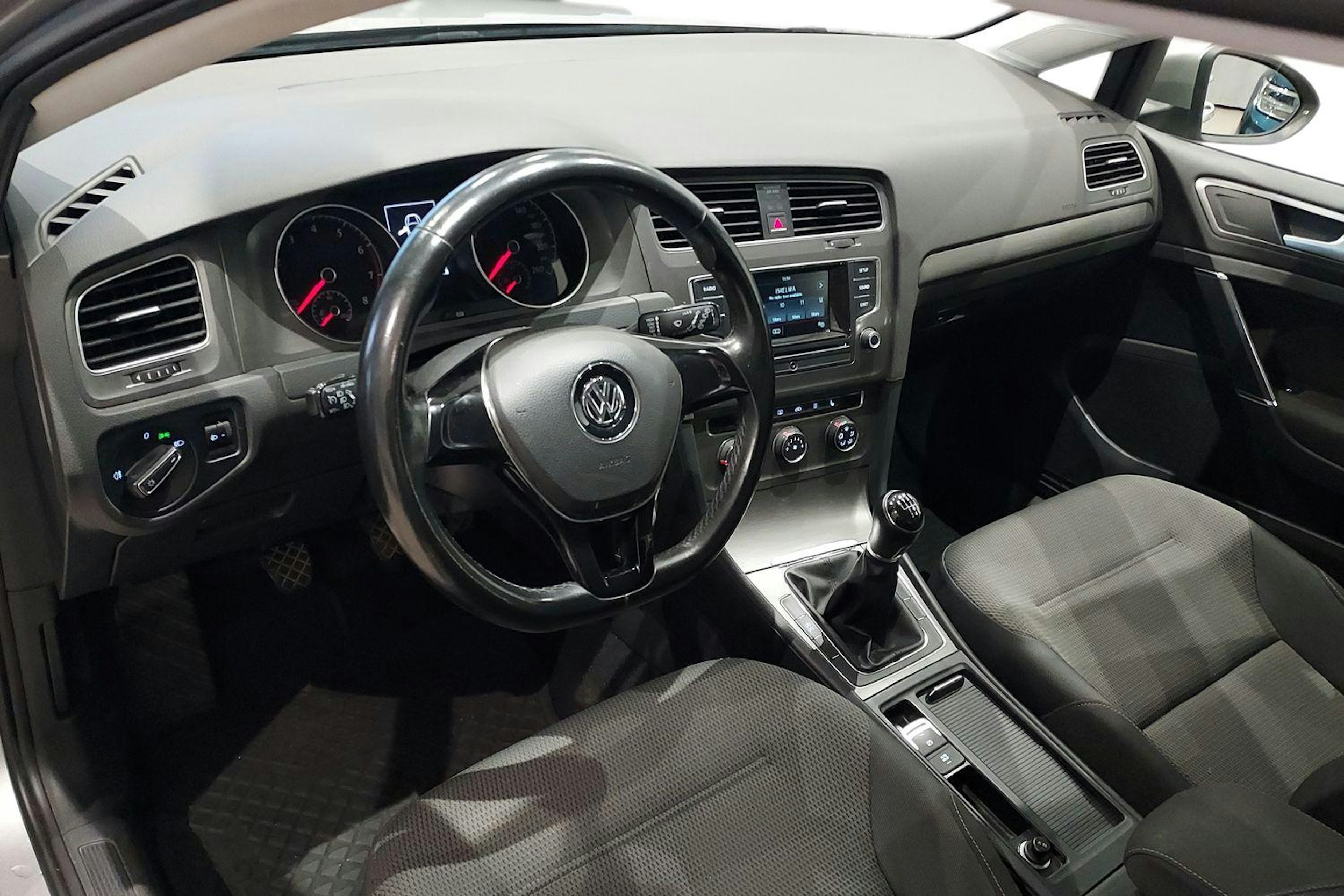 harmaa Volkswagen Golf 2013 kuva 6.