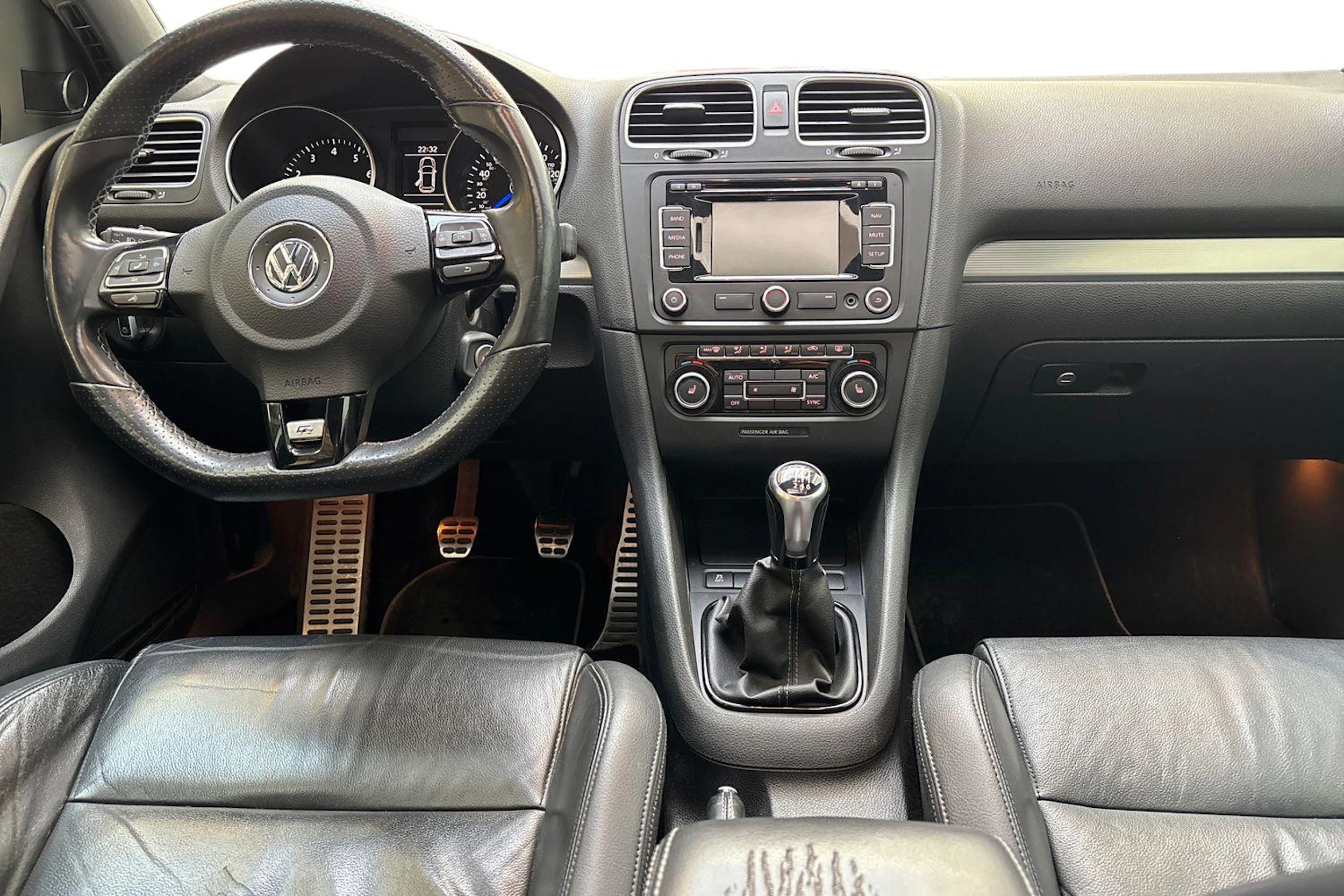 Valkoinen Volkswagen GOLF 2013 kuva 9.