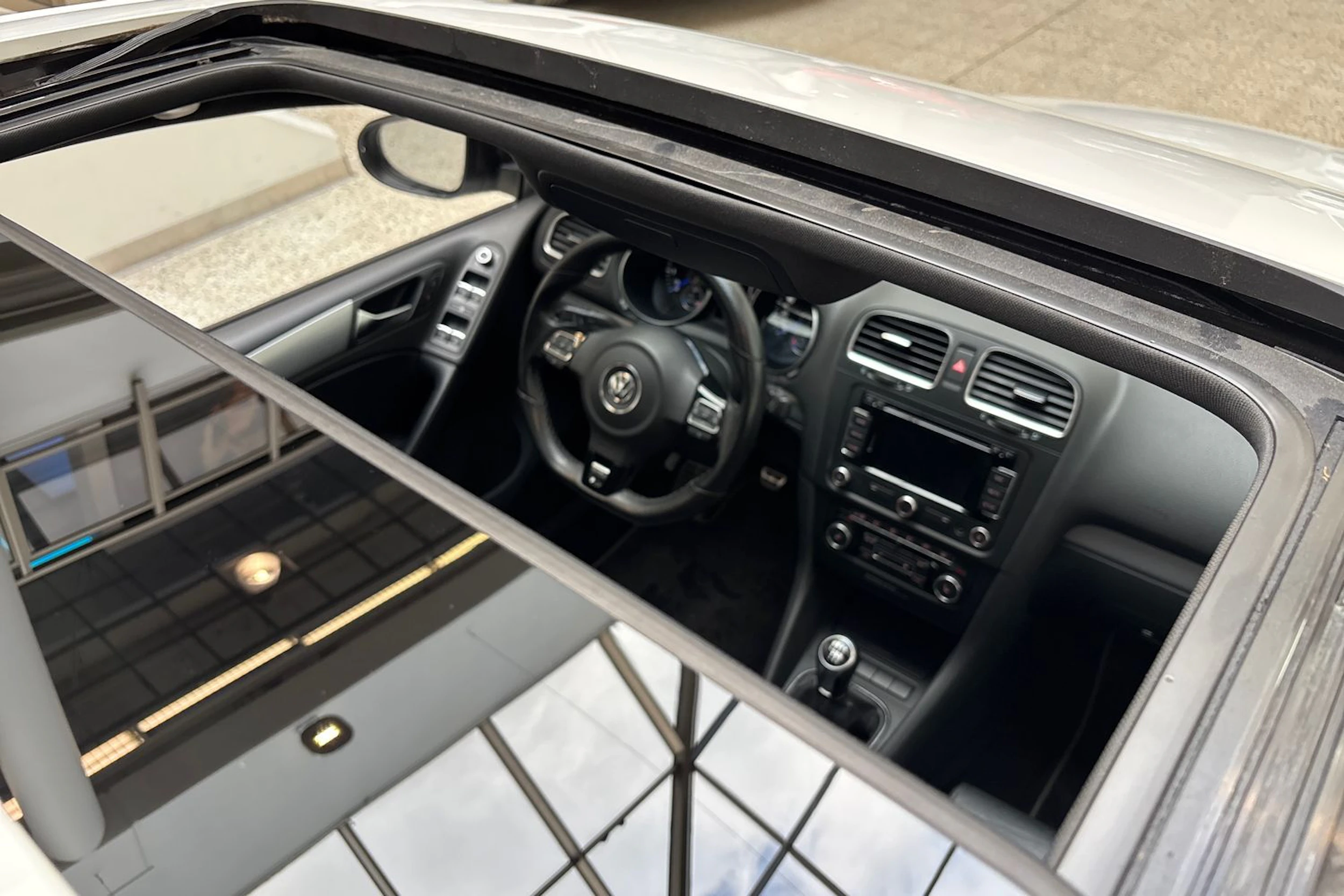 Valkoinen Volkswagen GOLF 2013 kuva 23.