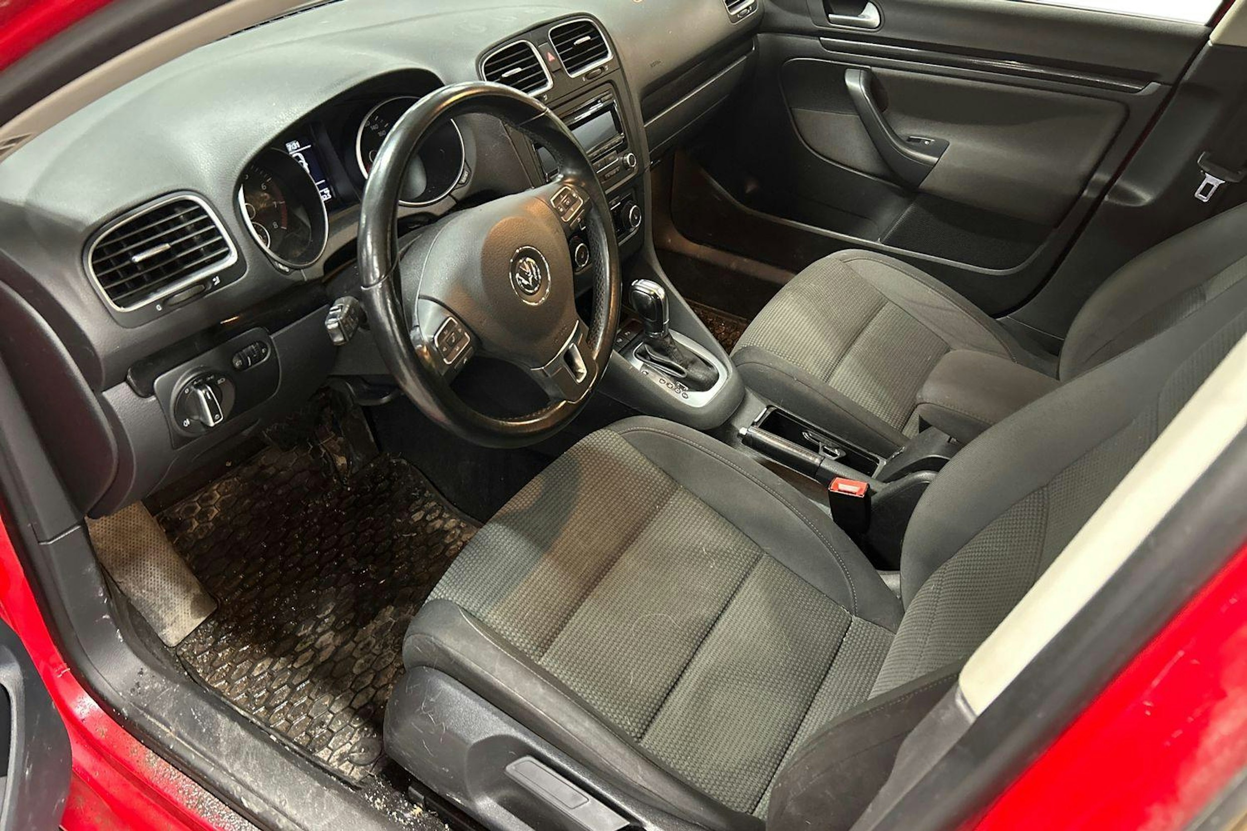 punainen Volkswagen Golf 2013 kuva 3.