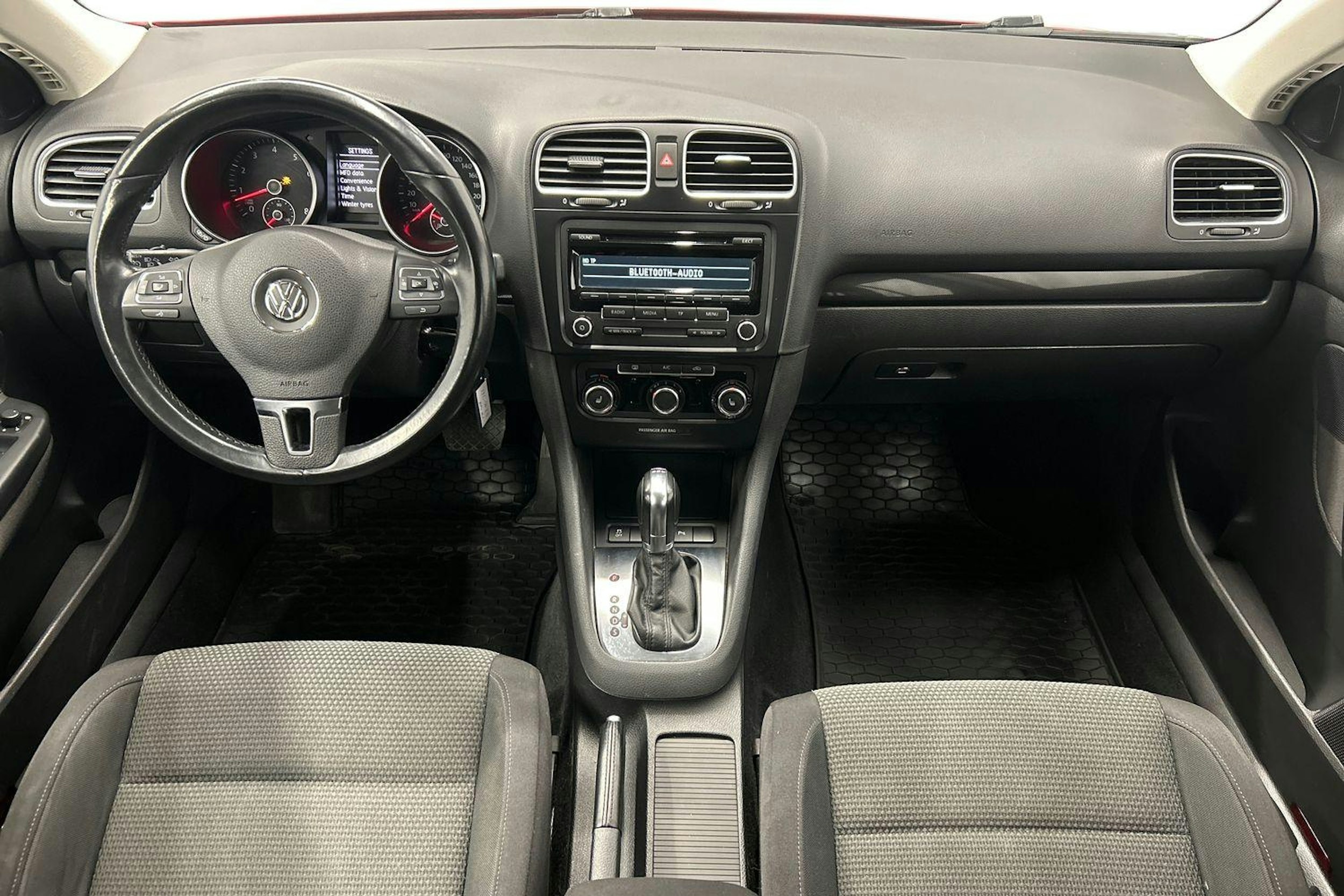 punainen Volkswagen Golf 2013 kuva 9.