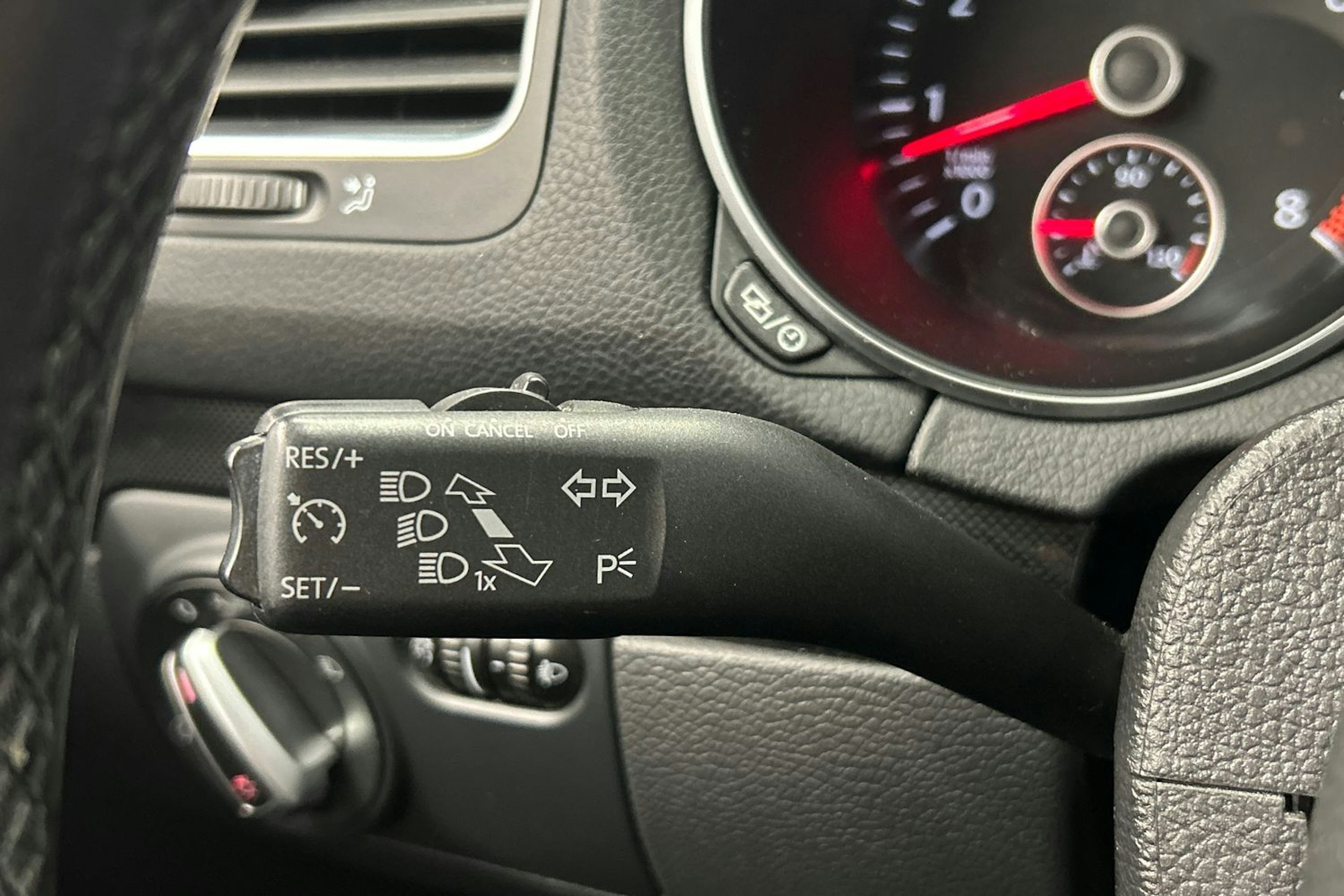 punainen Volkswagen Golf 2013 kuva 18.