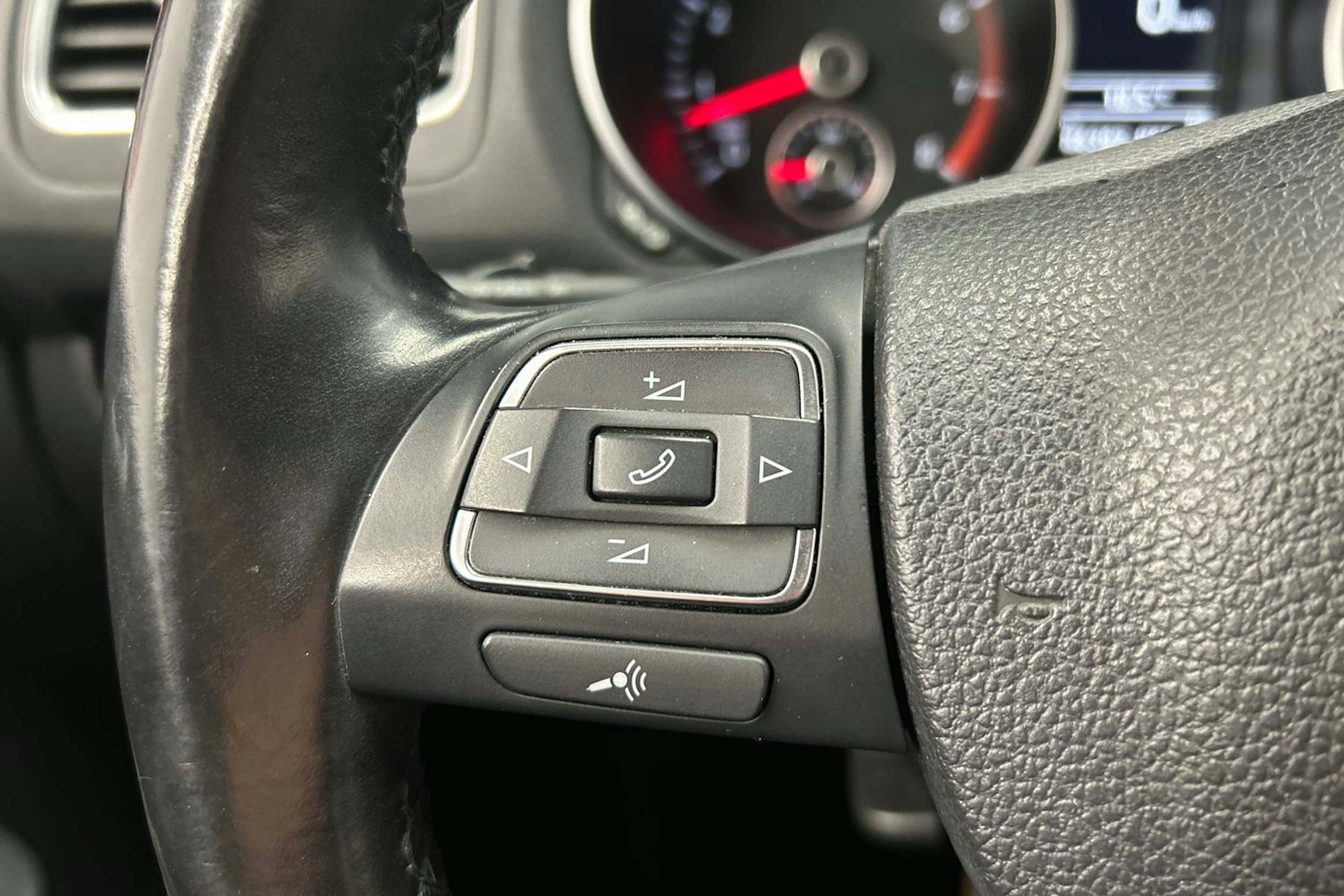 punainen Volkswagen Golf 2013 kuva 19.