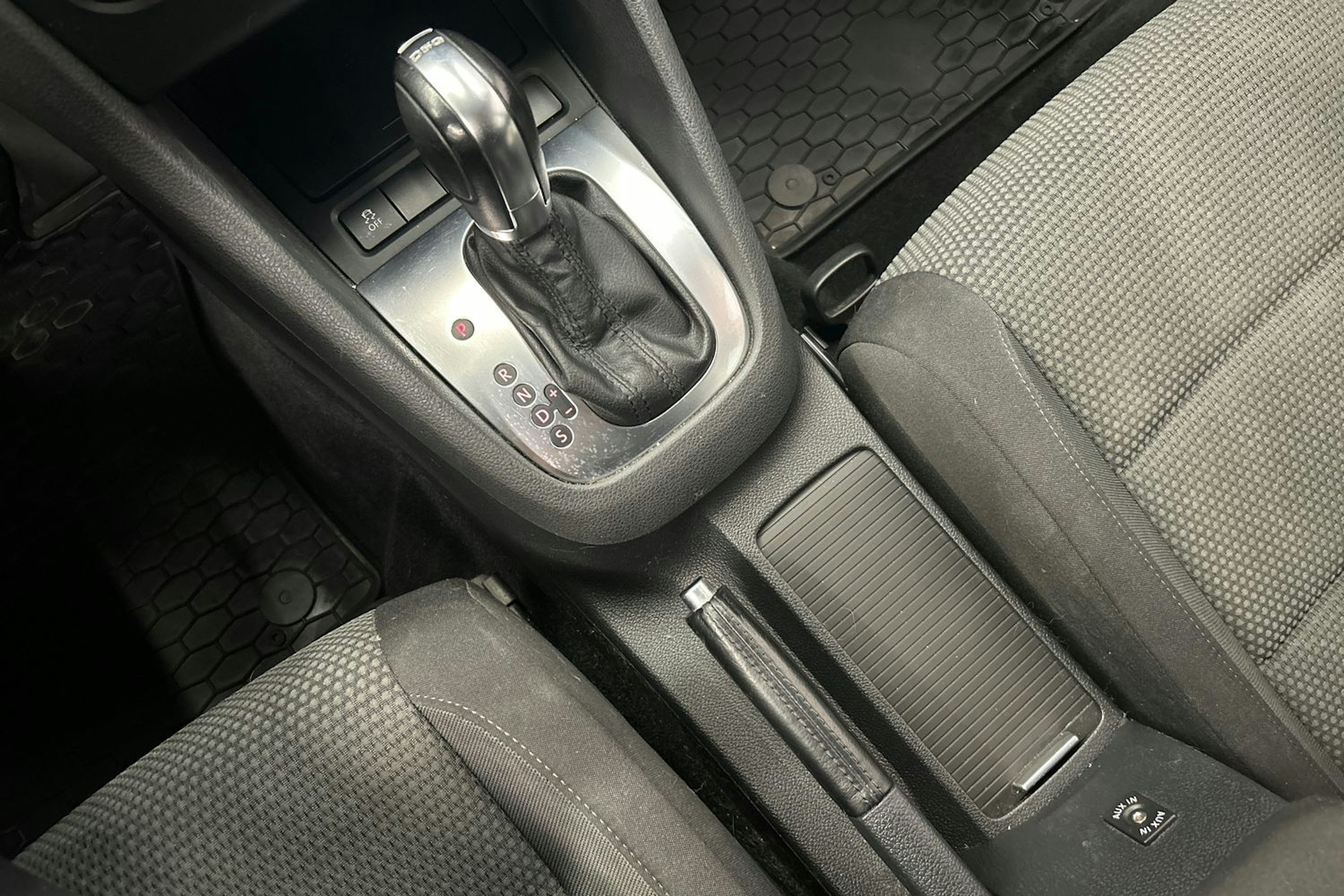 punainen Volkswagen Golf 2013 kuva 24.