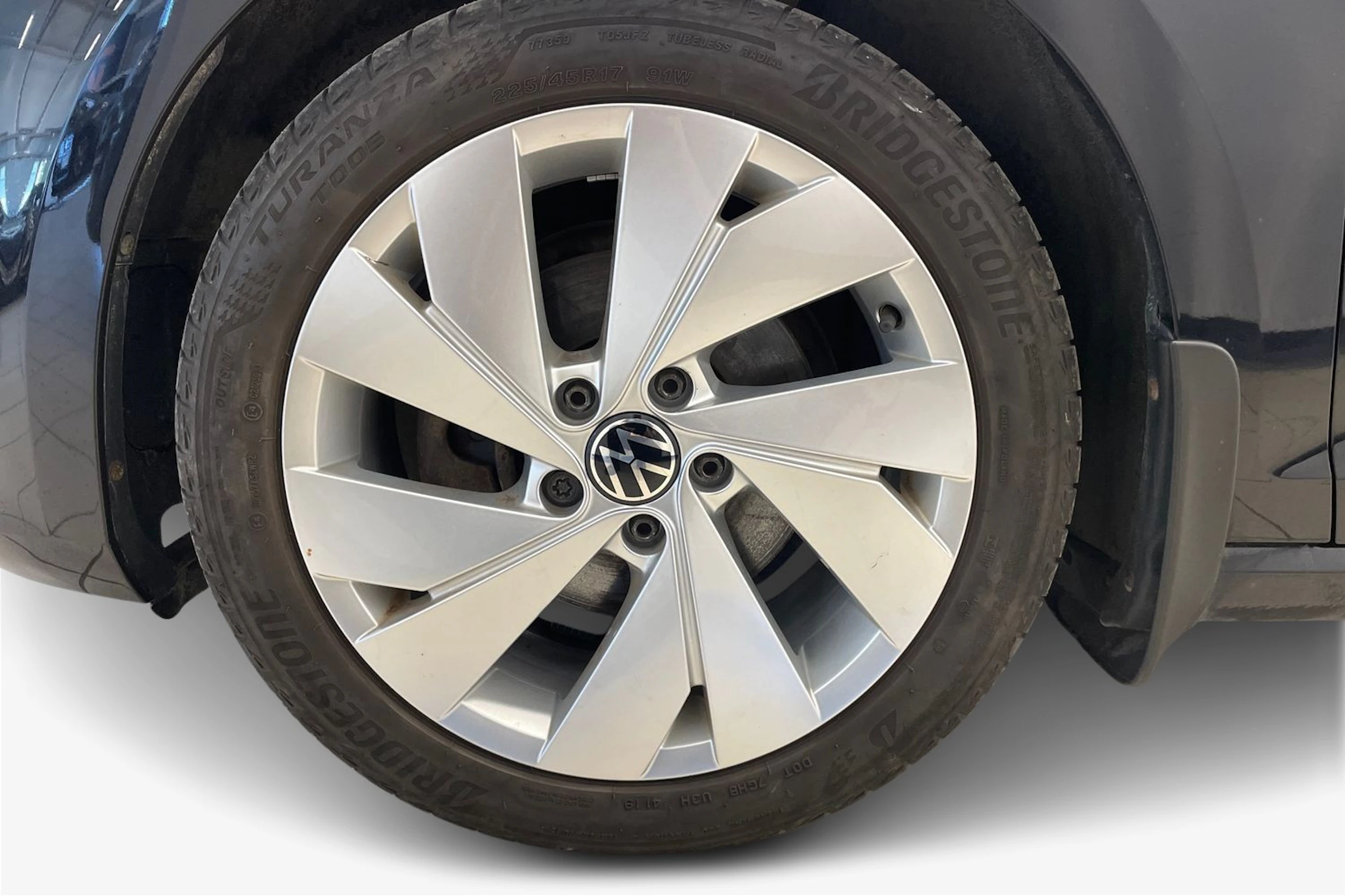 musta Volkswagen Golf 2013 kuva 9.