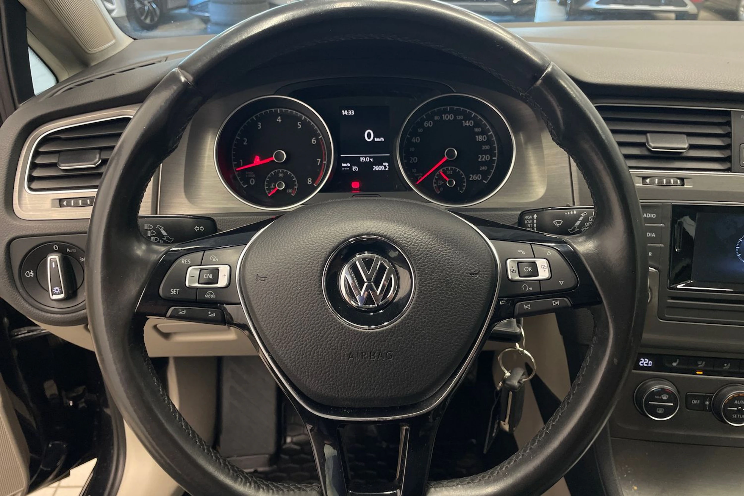 musta Volkswagen Golf 2013 kuva 13.