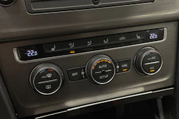 musta Volkswagen Golf 2013 kuva 17.