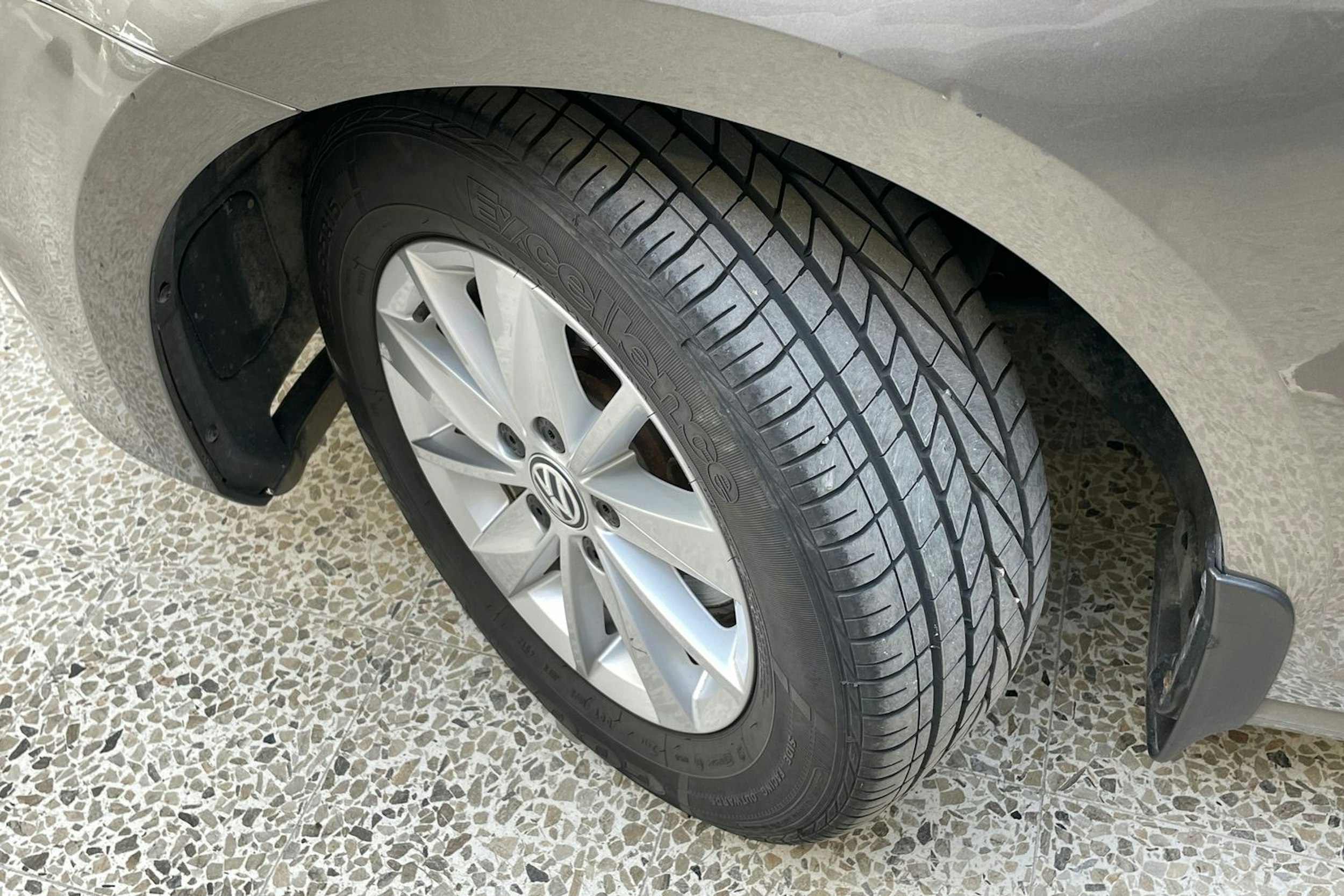 harmaa Volkswagen Golf 2013 kuva 13.